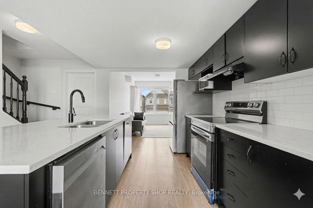 Photo 3 of 2412 Watercolours Way, Ottawa, Barrhaven - Half Moon Bay — HOMEH