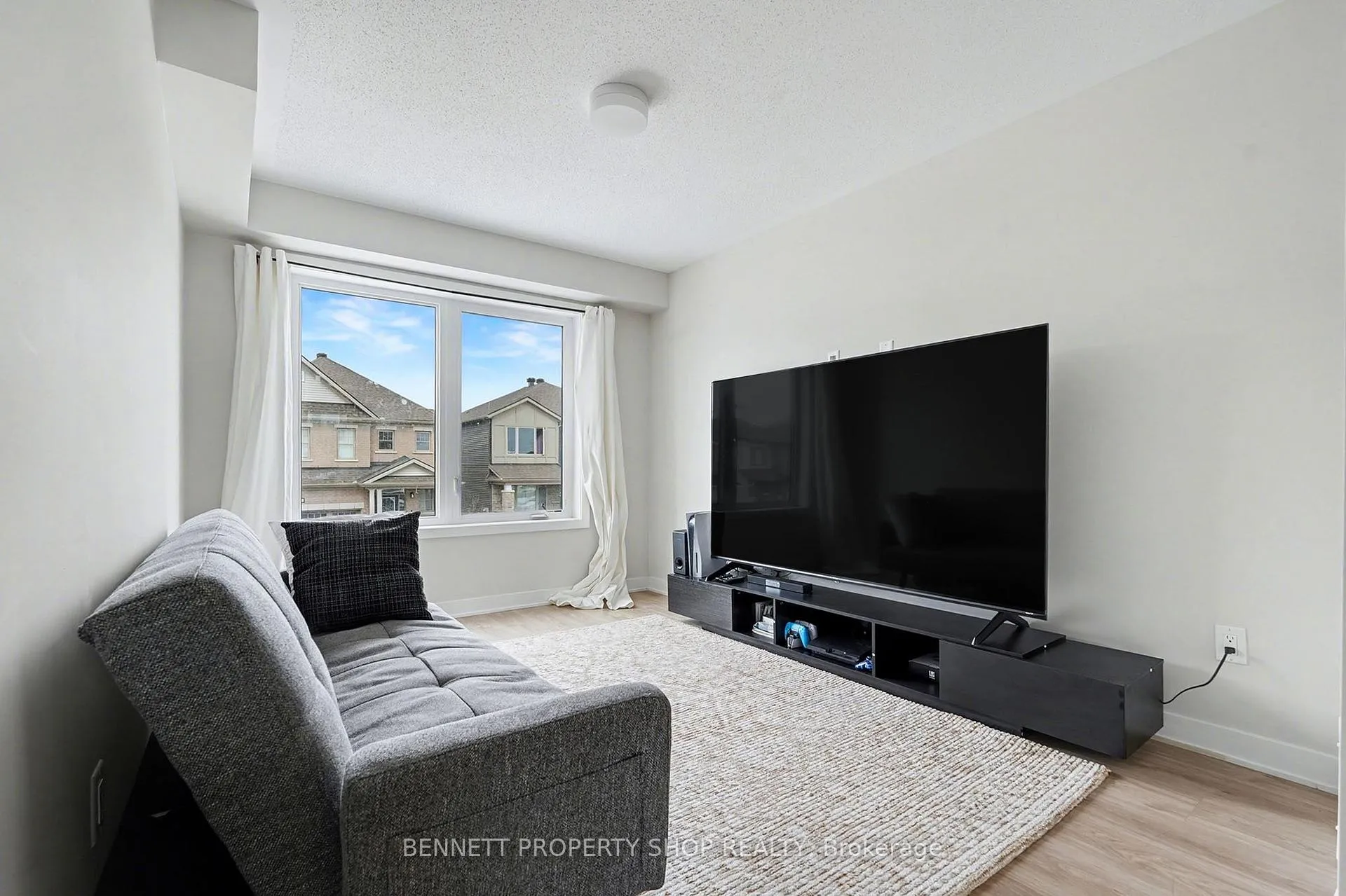 Photo 6 of 2412 Watercolours Way, Ottawa, Barrhaven - Half Moon Bay — HOMEH