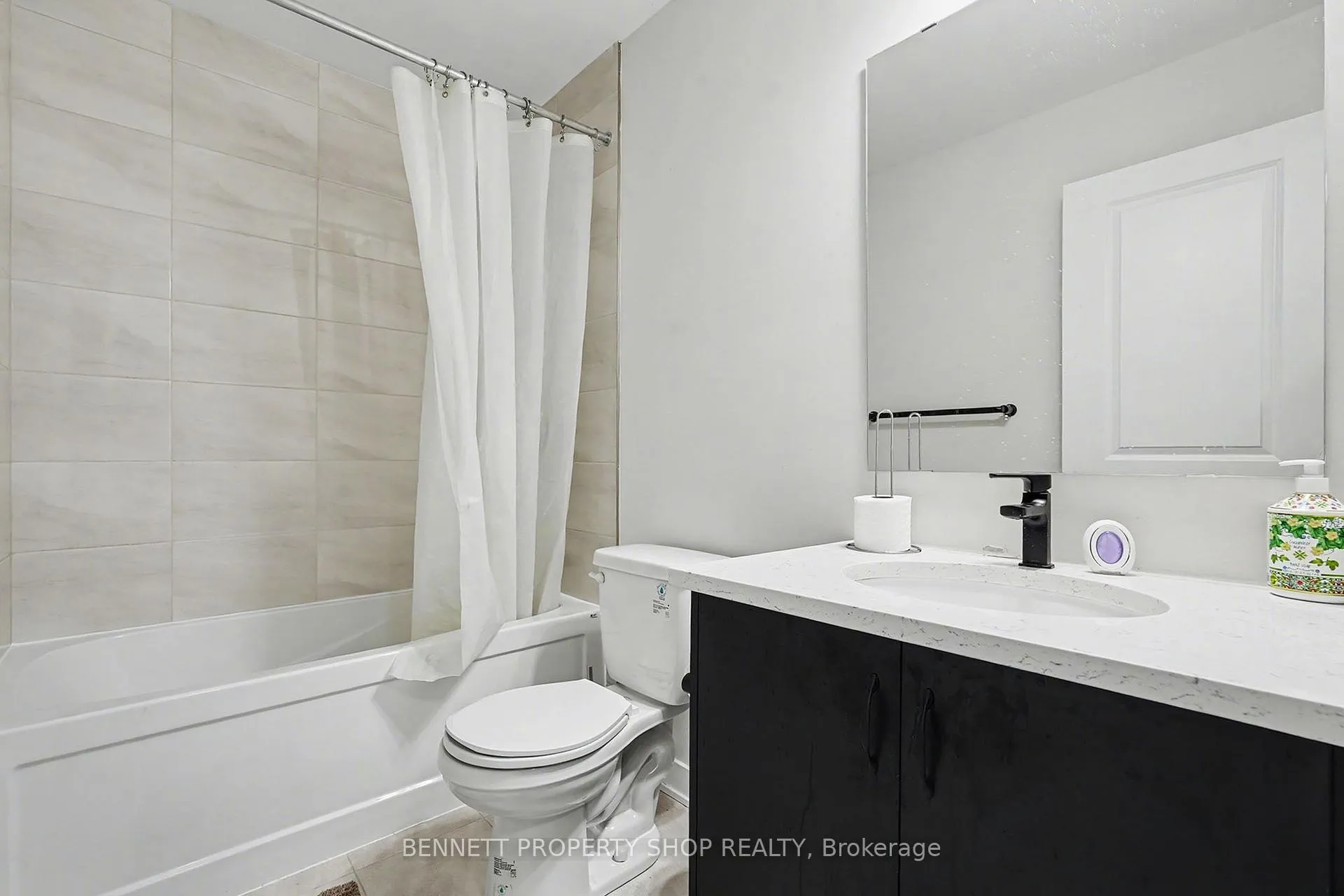 Photo 10 of 2412 Watercolours Way, Ottawa, Barrhaven - Half Moon Bay — HOMEH
