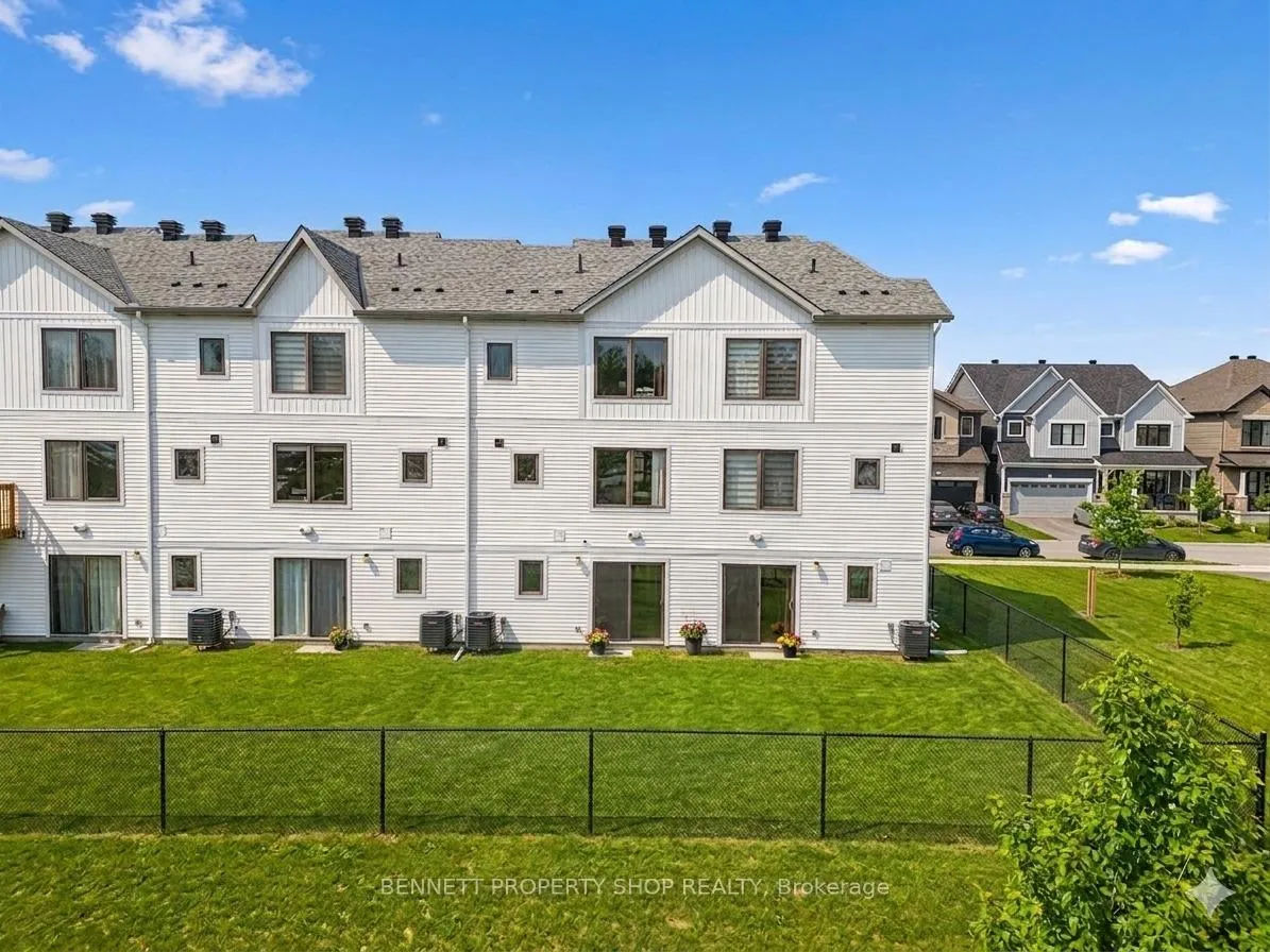 Photo 13 of 2412 Watercolours Way, Ottawa, Barrhaven - Half Moon Bay — HOMEH