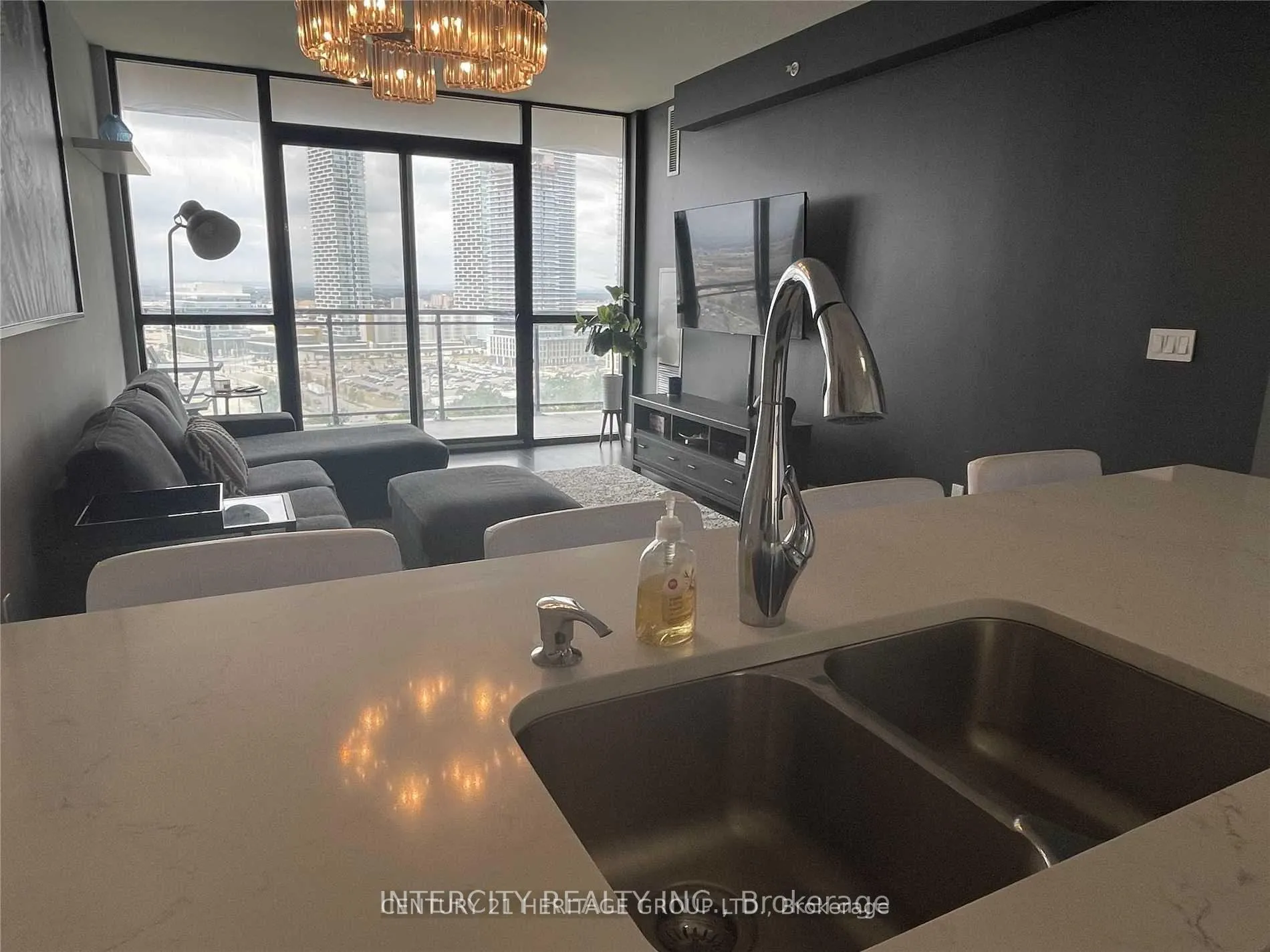 Photo 5 of Unit 1407, 2910 Highway 7, Vaughan, Concord — HOMEH