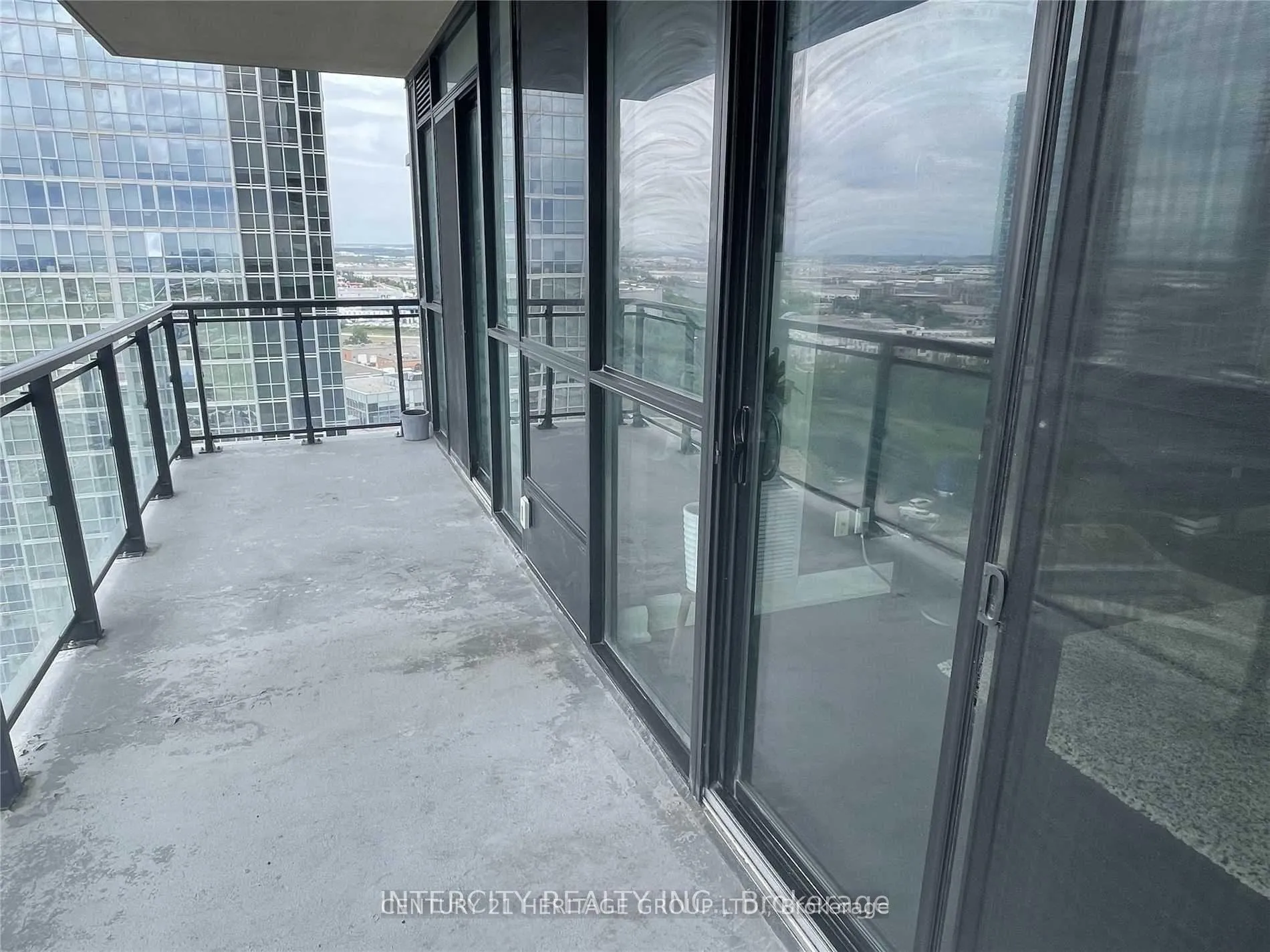 Photo 12 of Unit 1407, 2910 Highway 7, Vaughan, Concord — HOMEH
