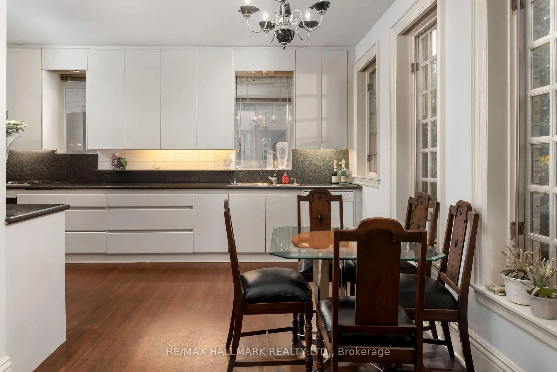 Photo 7 of 60 Indian Grove, Toronto, High Park-Swansea — HOMEH