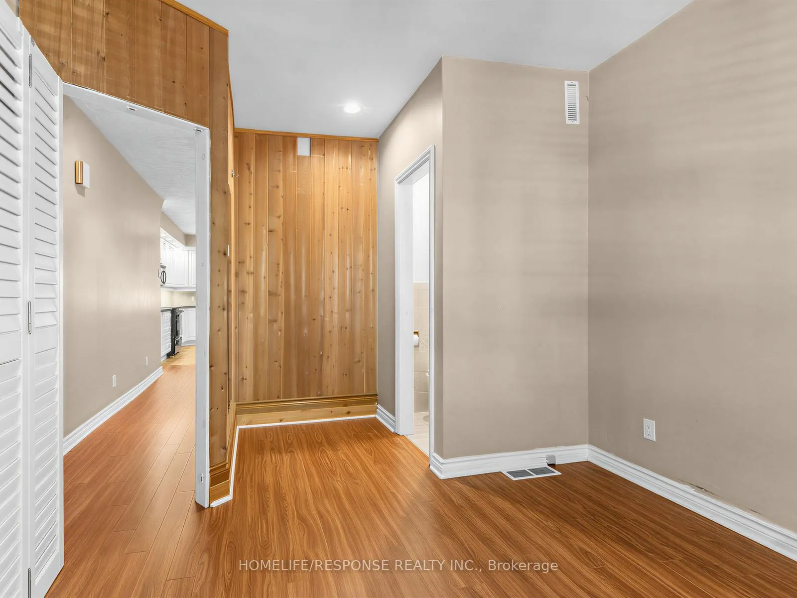 Photo 5 of 127 Lee Avenue, Toronto, The Beaches — HOMEH