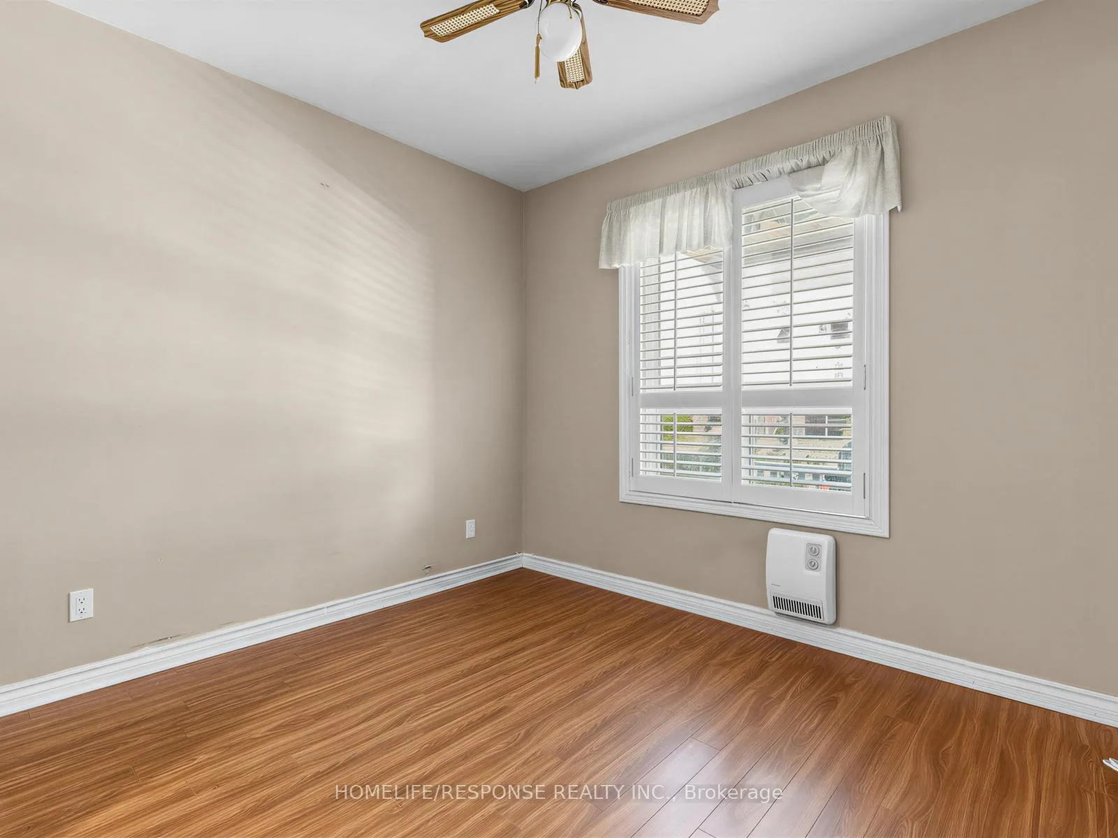 Photo 6 of 127 Lee Avenue, Toronto, The Beaches — HOMEH