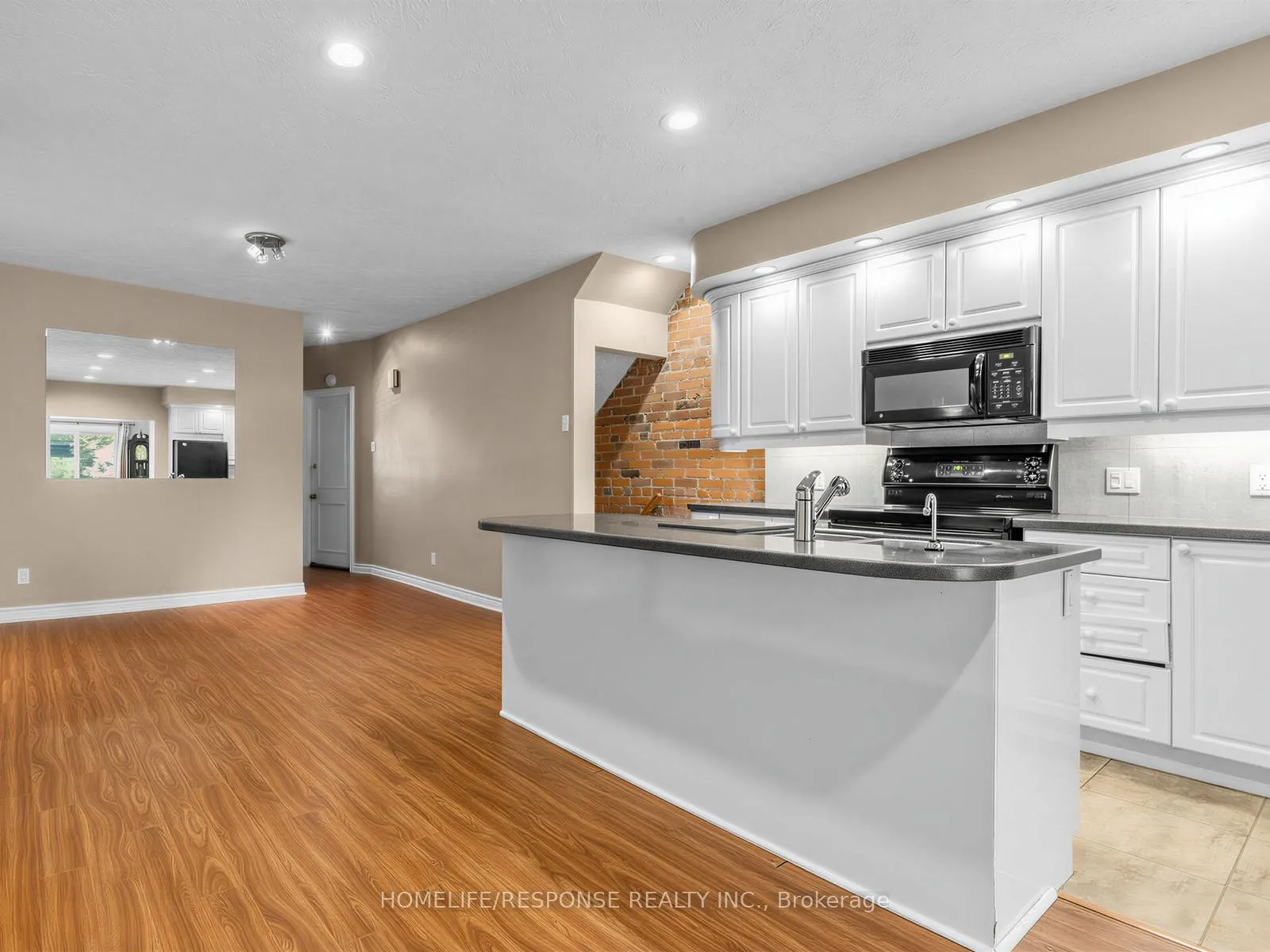 Photo 8 of 127 Lee Avenue, Toronto, The Beaches — HOMEH