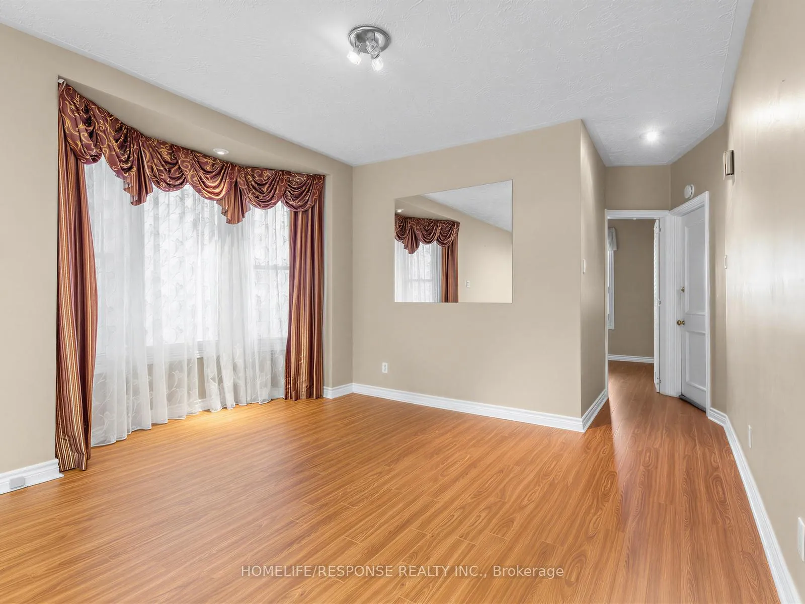 Photo 9 of 127 Lee Avenue, Toronto, The Beaches — HOMEH