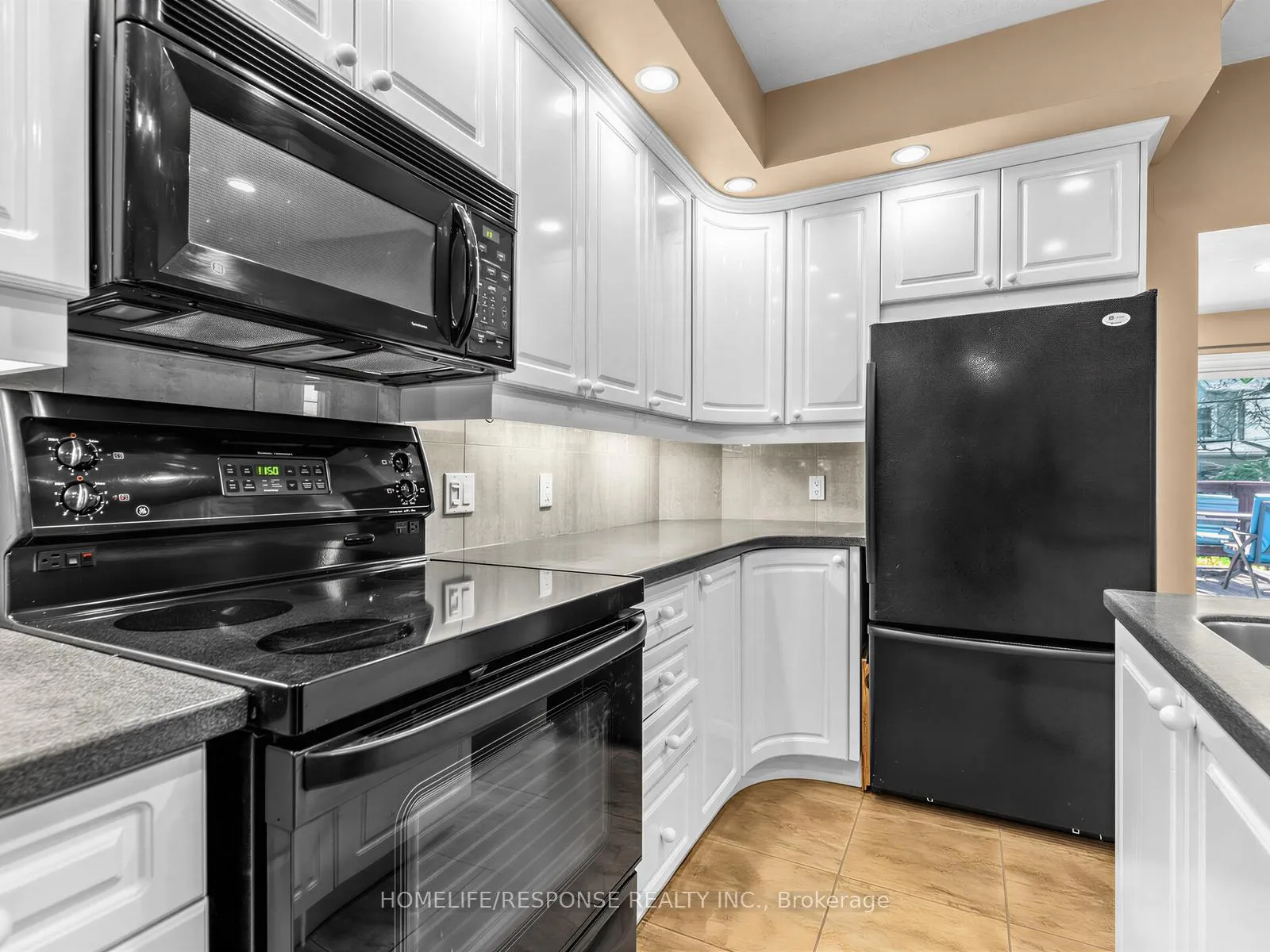 Photo 12 of 127 Lee Avenue, Toronto, The Beaches — HOMEH