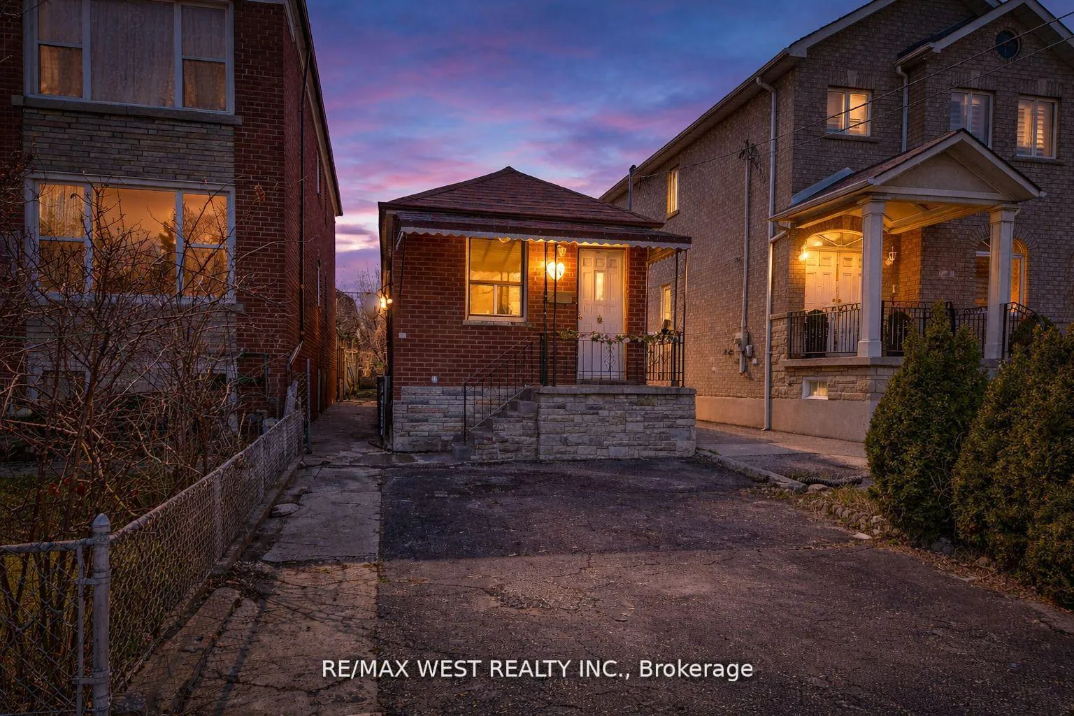 Photo 2 of 538 McRoberts Avenue, Toronto, Caledonia-Fairbank — HOMEH