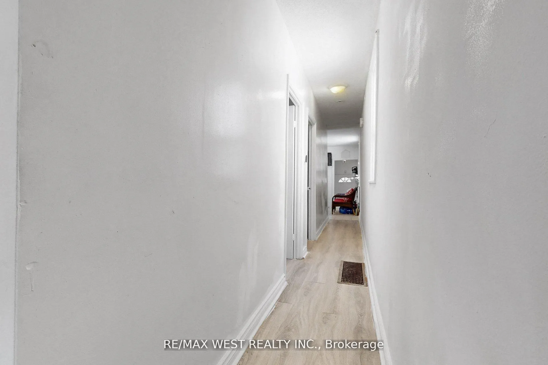 Photo 5 of 538 McRoberts Avenue, Toronto, Caledonia-Fairbank — HOMEH
