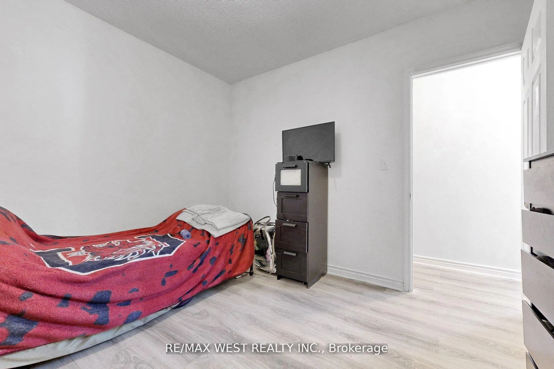 Photo 9 of 538 McRoberts Avenue, Toronto, Caledonia-Fairbank — HOMEH