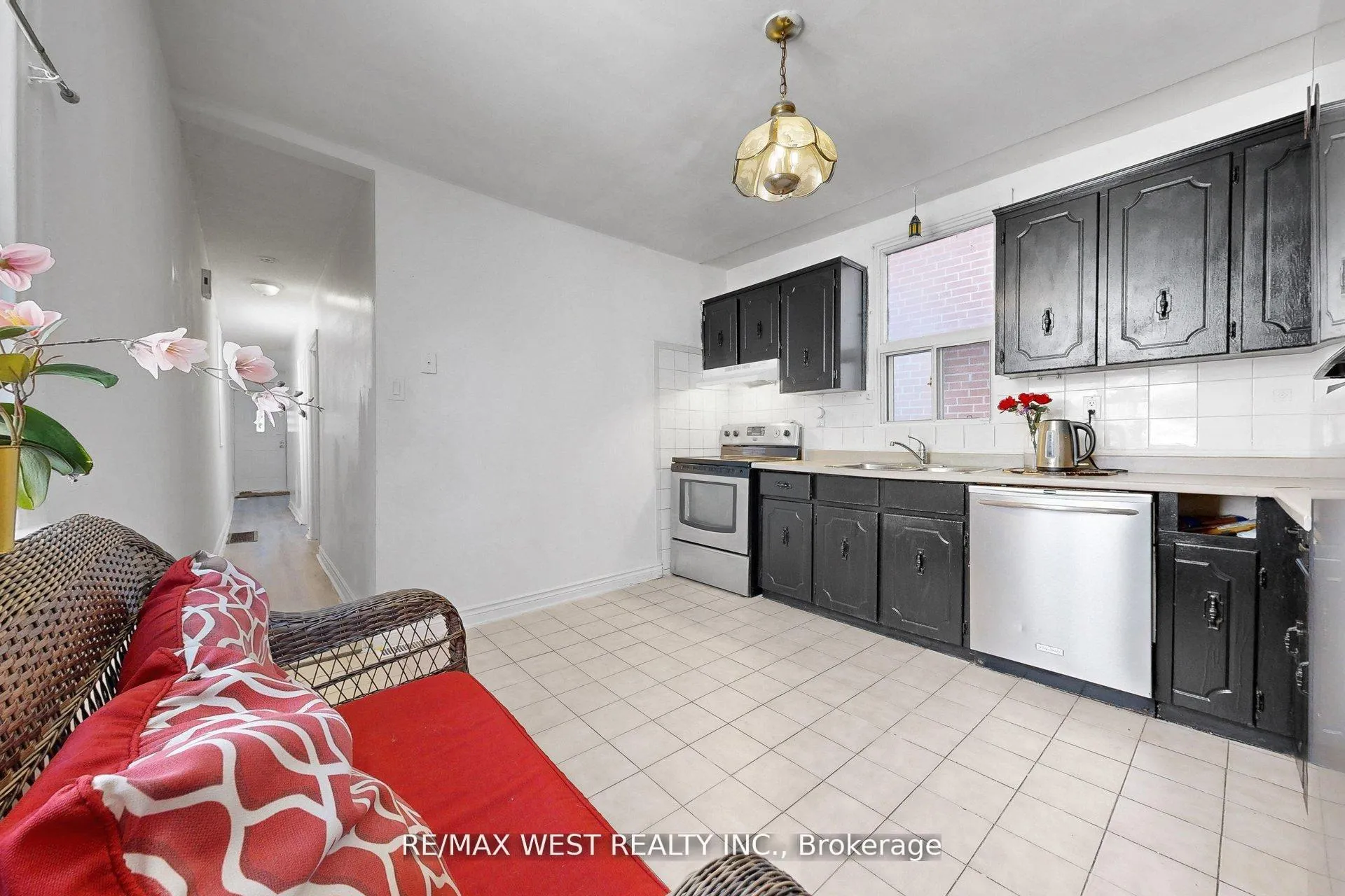 Photo 12 of 538 McRoberts Avenue, Toronto, Caledonia-Fairbank — HOMEH