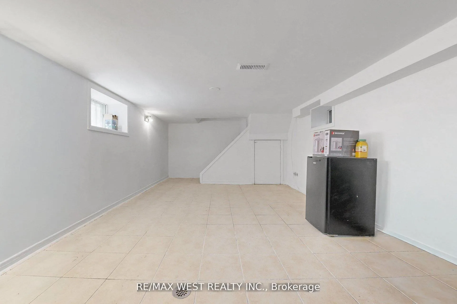 Photo 19 of 538 McRoberts Avenue, Toronto, Caledonia-Fairbank — HOMEH