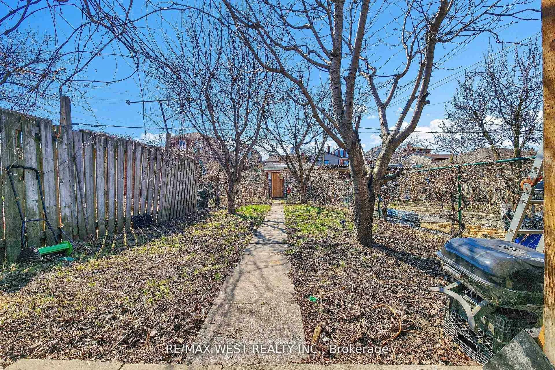 Photo 26 of 538 McRoberts Avenue, Toronto, Caledonia-Fairbank — HOMEH
