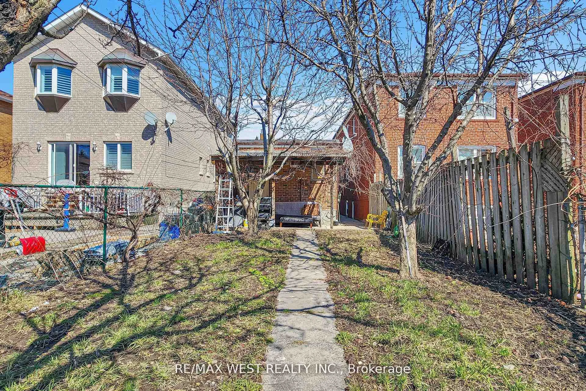 Photo 31 of 538 McRoberts Avenue, Toronto, Caledonia-Fairbank — HOMEH