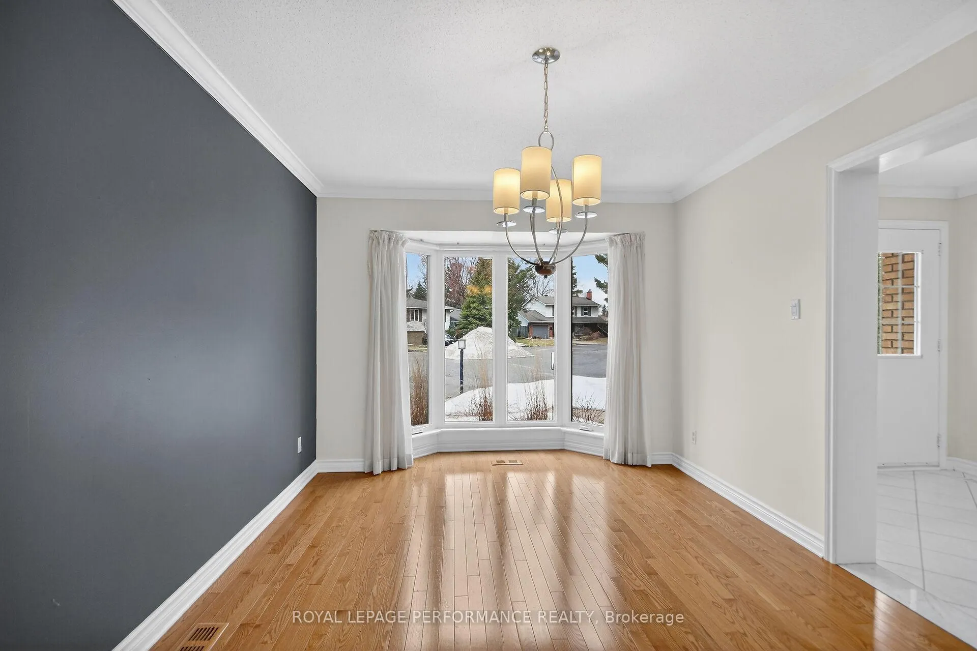 Photo 5 of 15 Hallowell Court, Ottawa, Arlington Woods — HOMEH