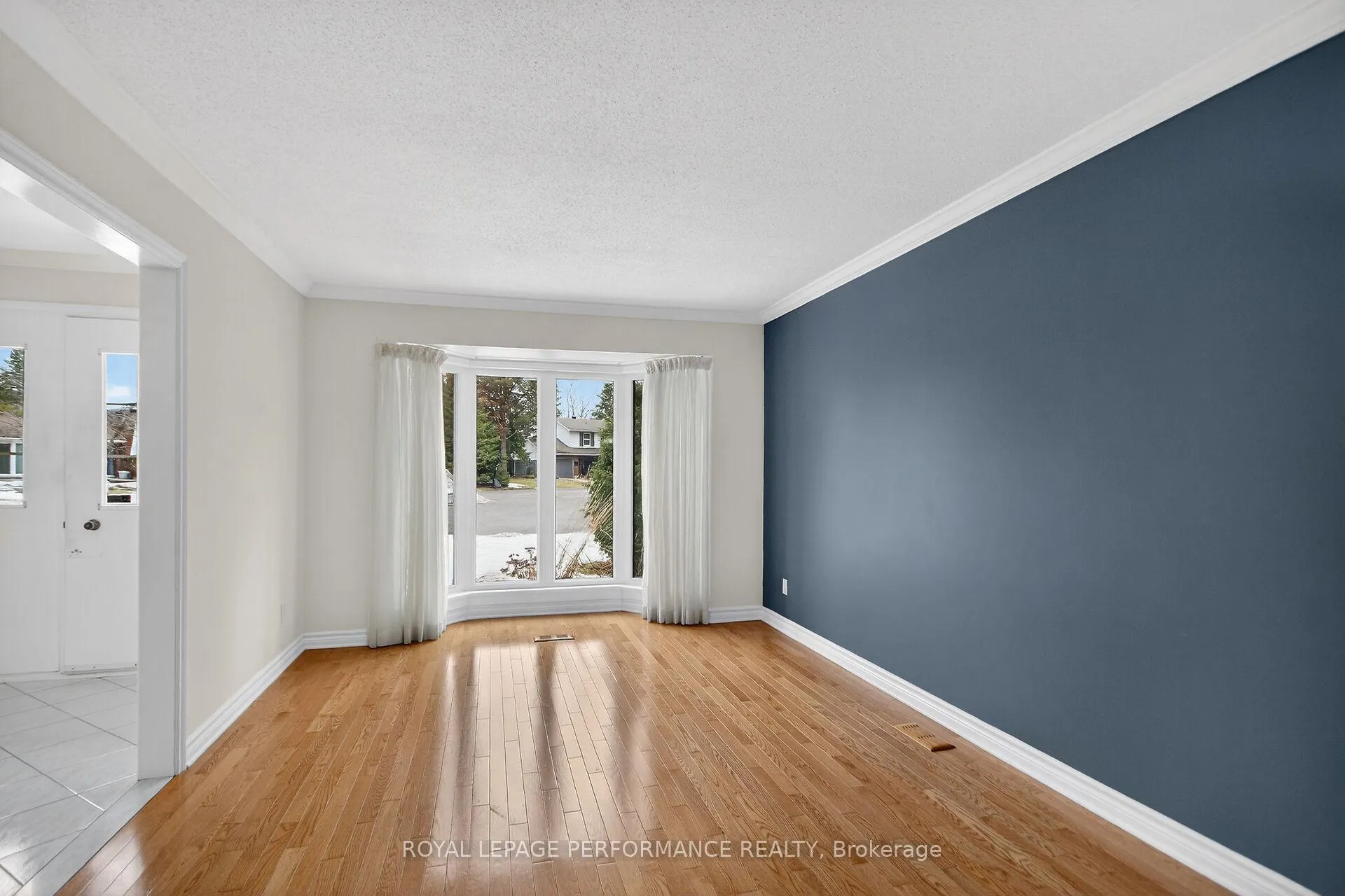 Photo 10 of 15 Hallowell Court, Ottawa, Arlington Woods — HOMEH