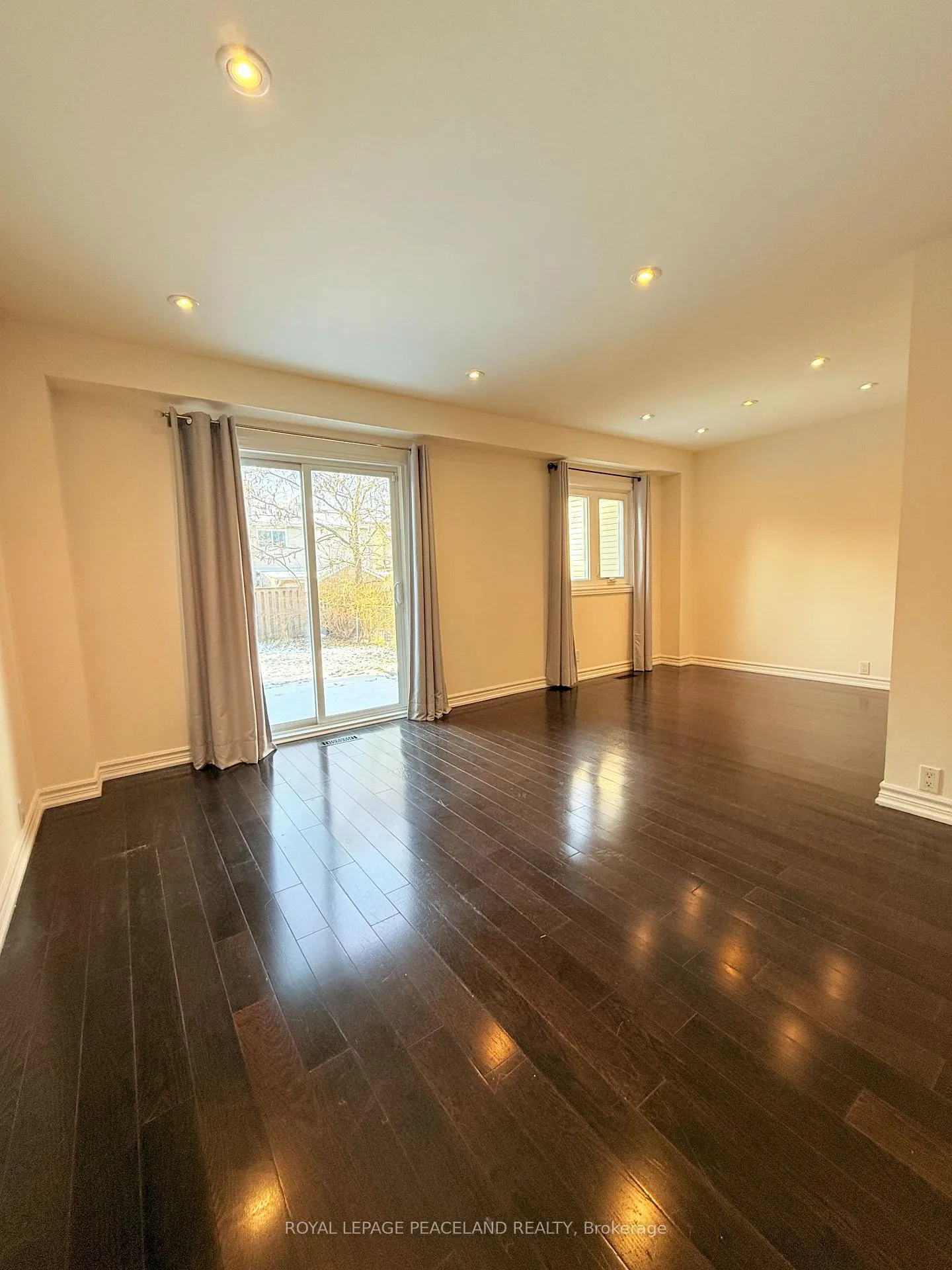Photo 4 of 16 Madsen Crescent, Markham, Markville — HOMEH