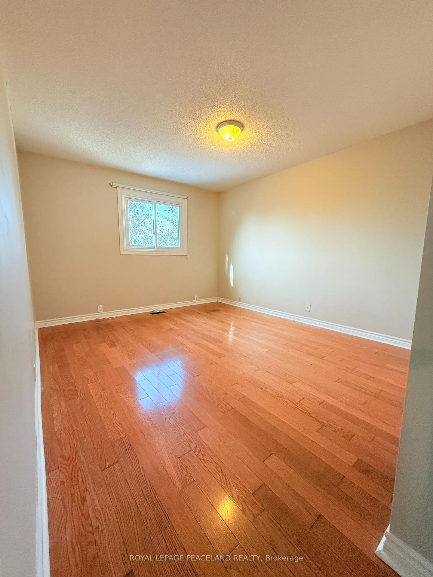 Photo 7 of 16 Madsen Crescent, Markham, Markville — HOMEH