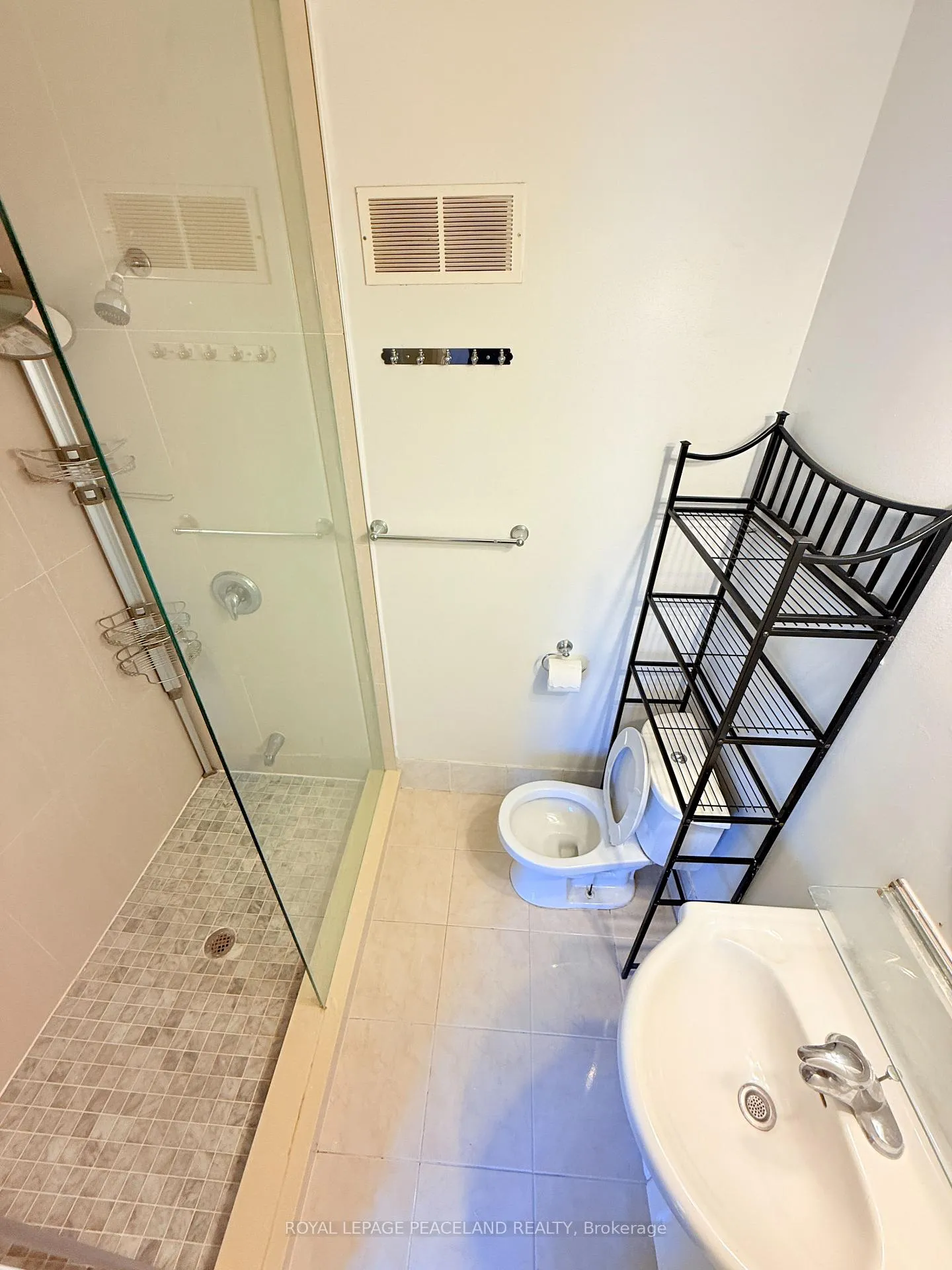 Photo 11 of 16 Madsen Crescent, Markham, Markville — HOMEH