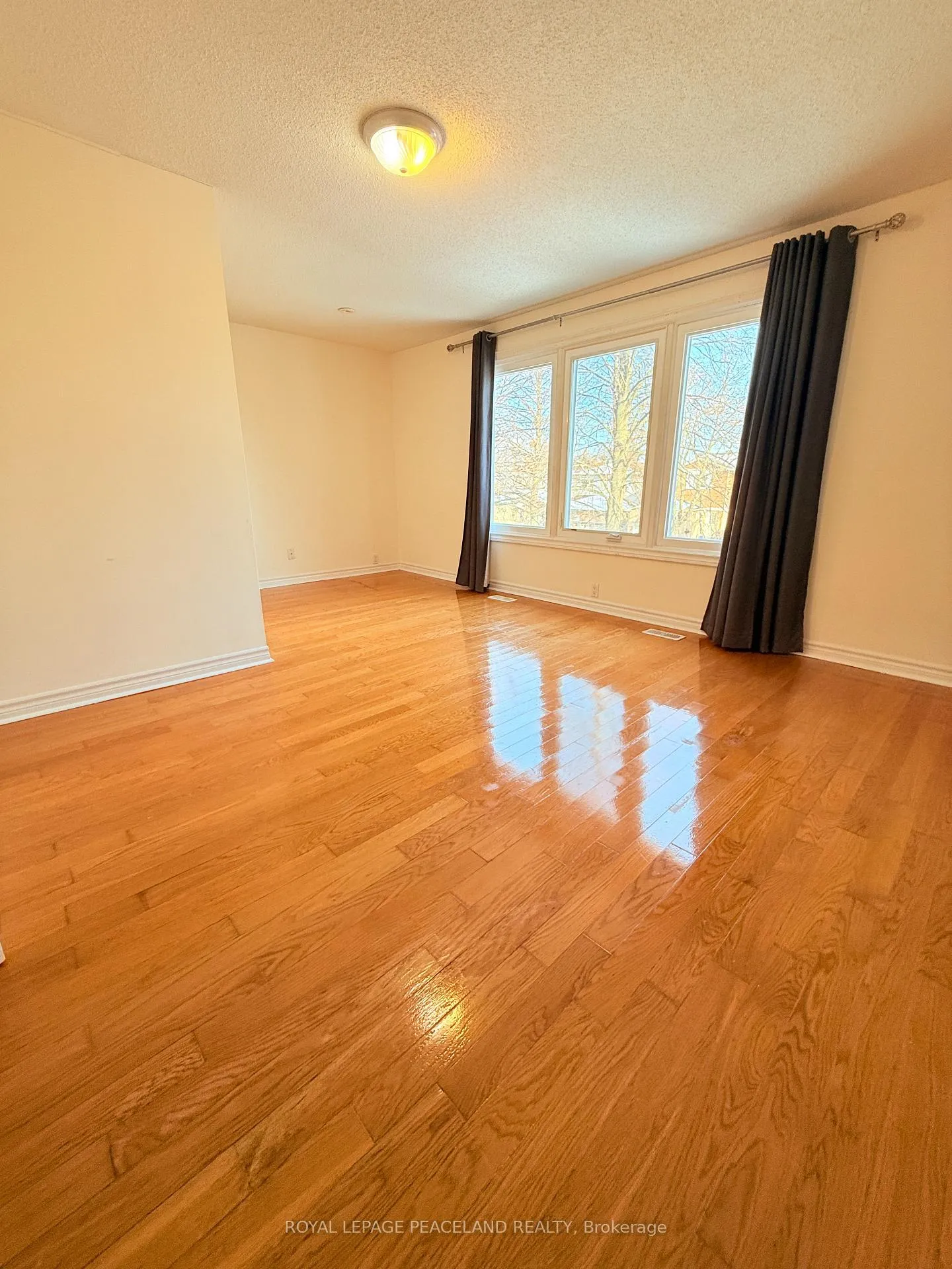 Photo 14 of 16 Madsen Crescent, Markham, Markville — HOMEH