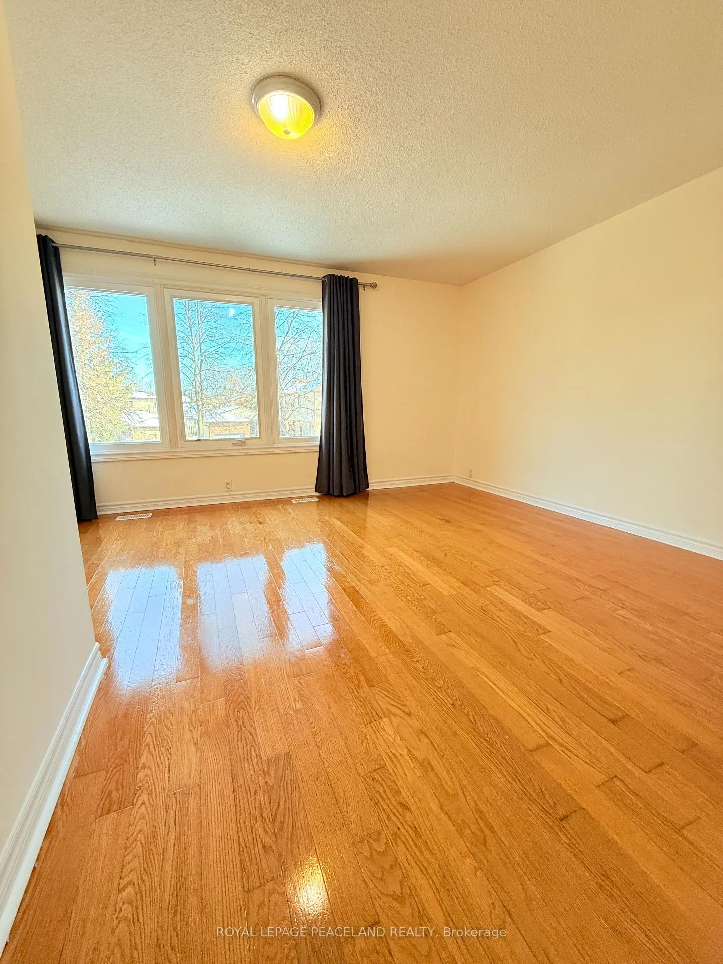 Photo 15 of 16 Madsen Crescent, Markham, Markville — HOMEH
