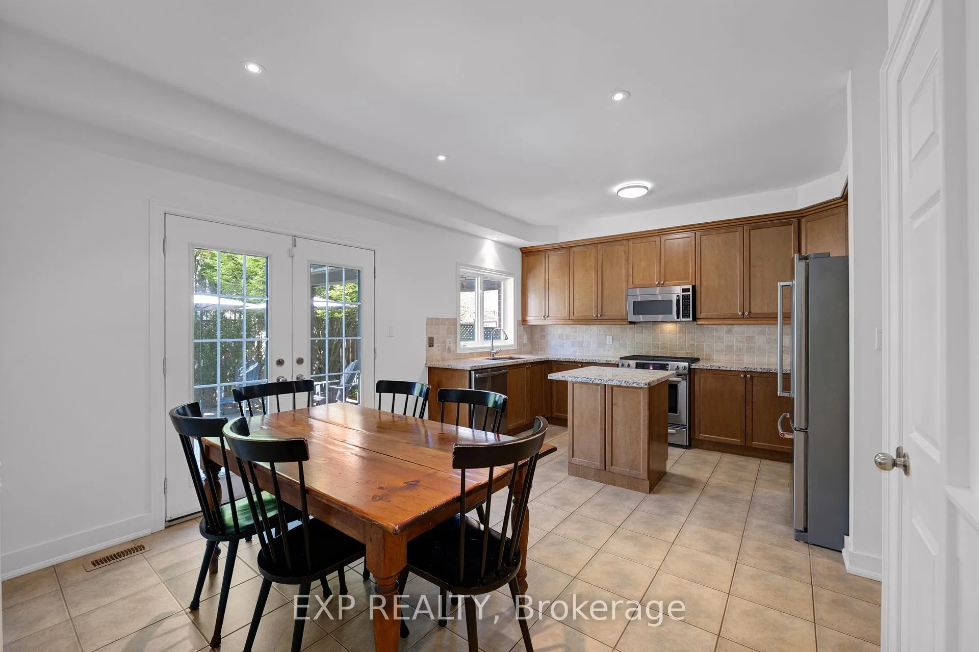 Photo 8 of 16 Haverhill Terrace, Aurora, Bayview Wellington — HOMEH