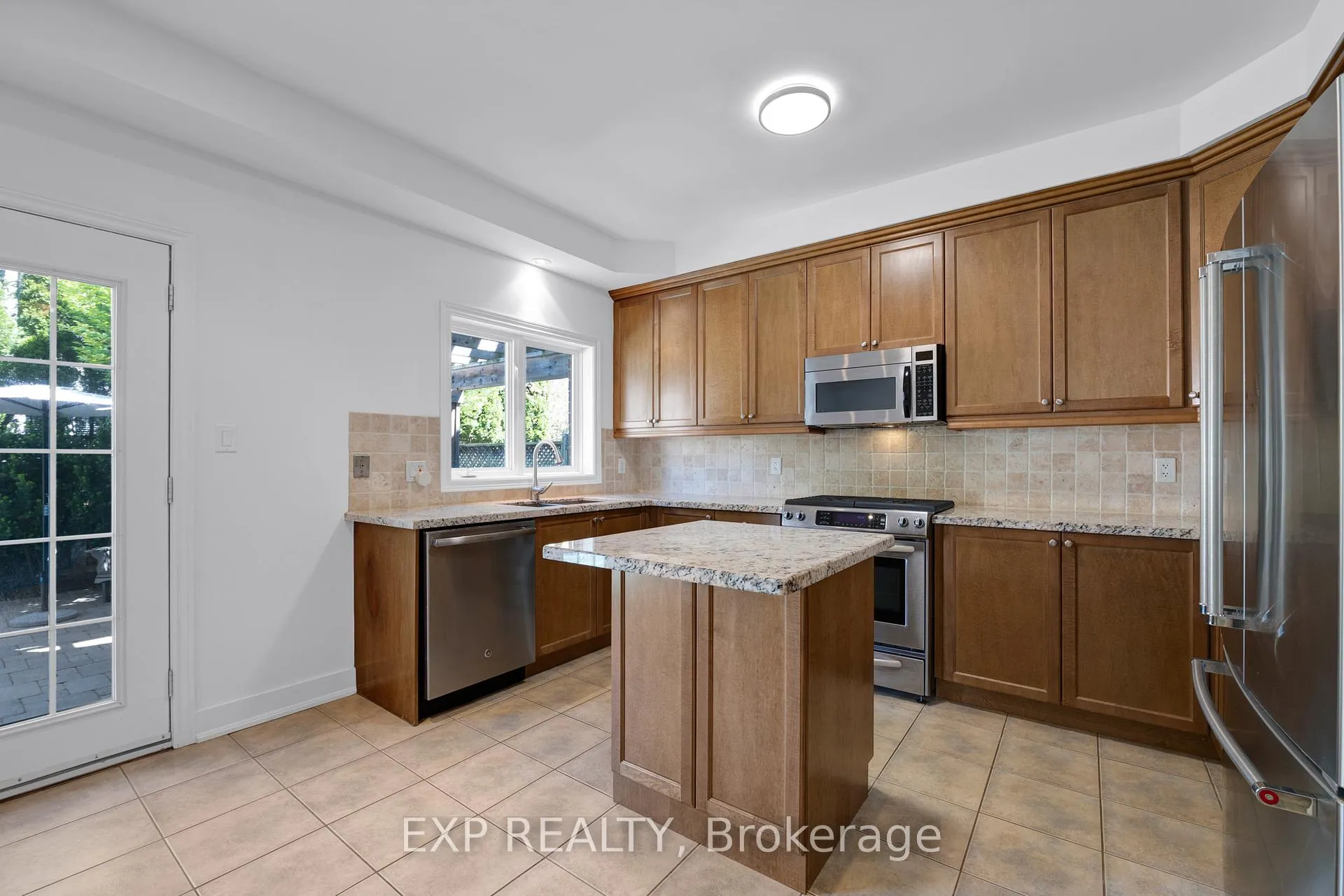 Photo 9 of 16 Haverhill Terrace, Aurora, Bayview Wellington — HOMEH