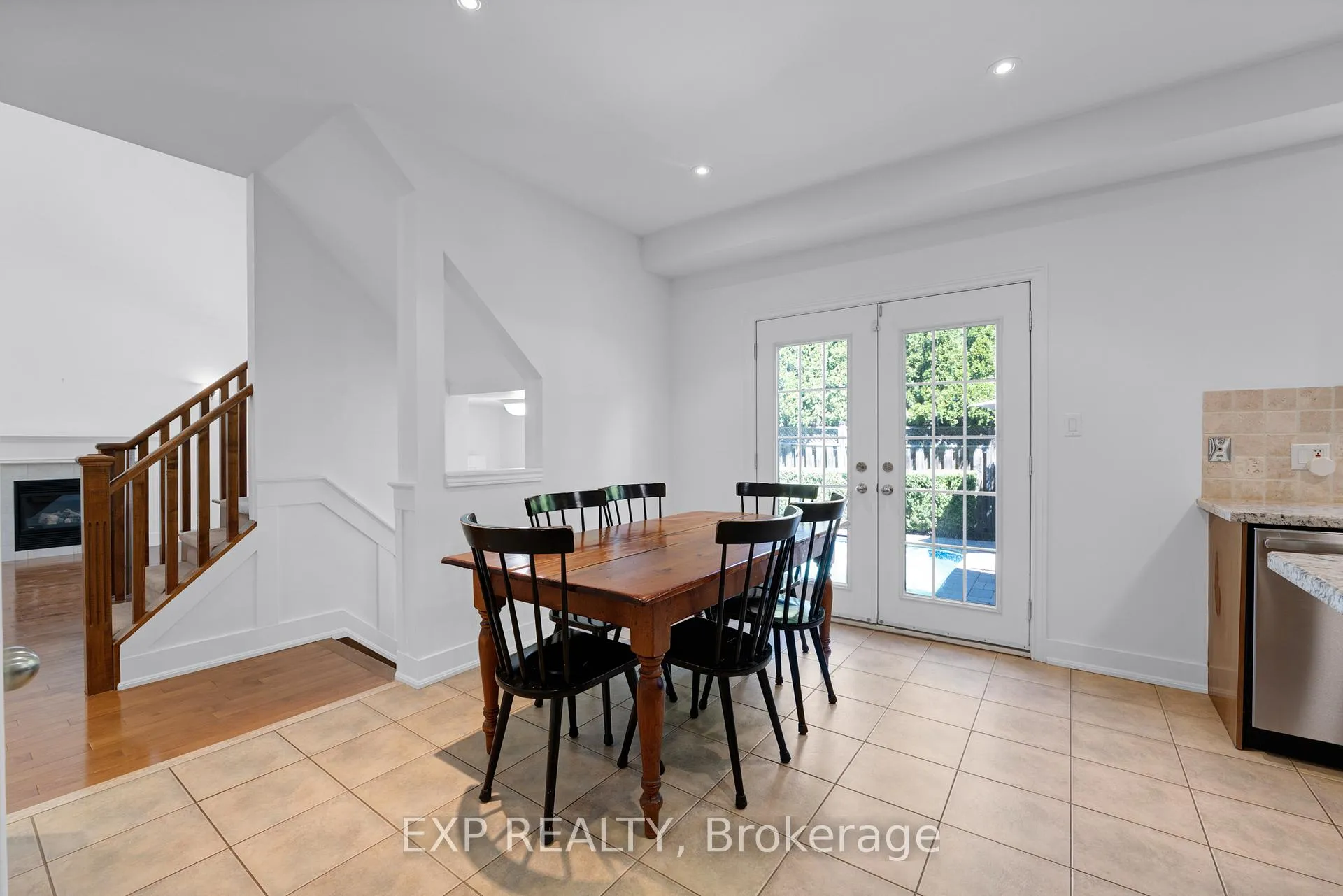Photo 11 of 16 Haverhill Terrace, Aurora, Bayview Wellington — HOMEH