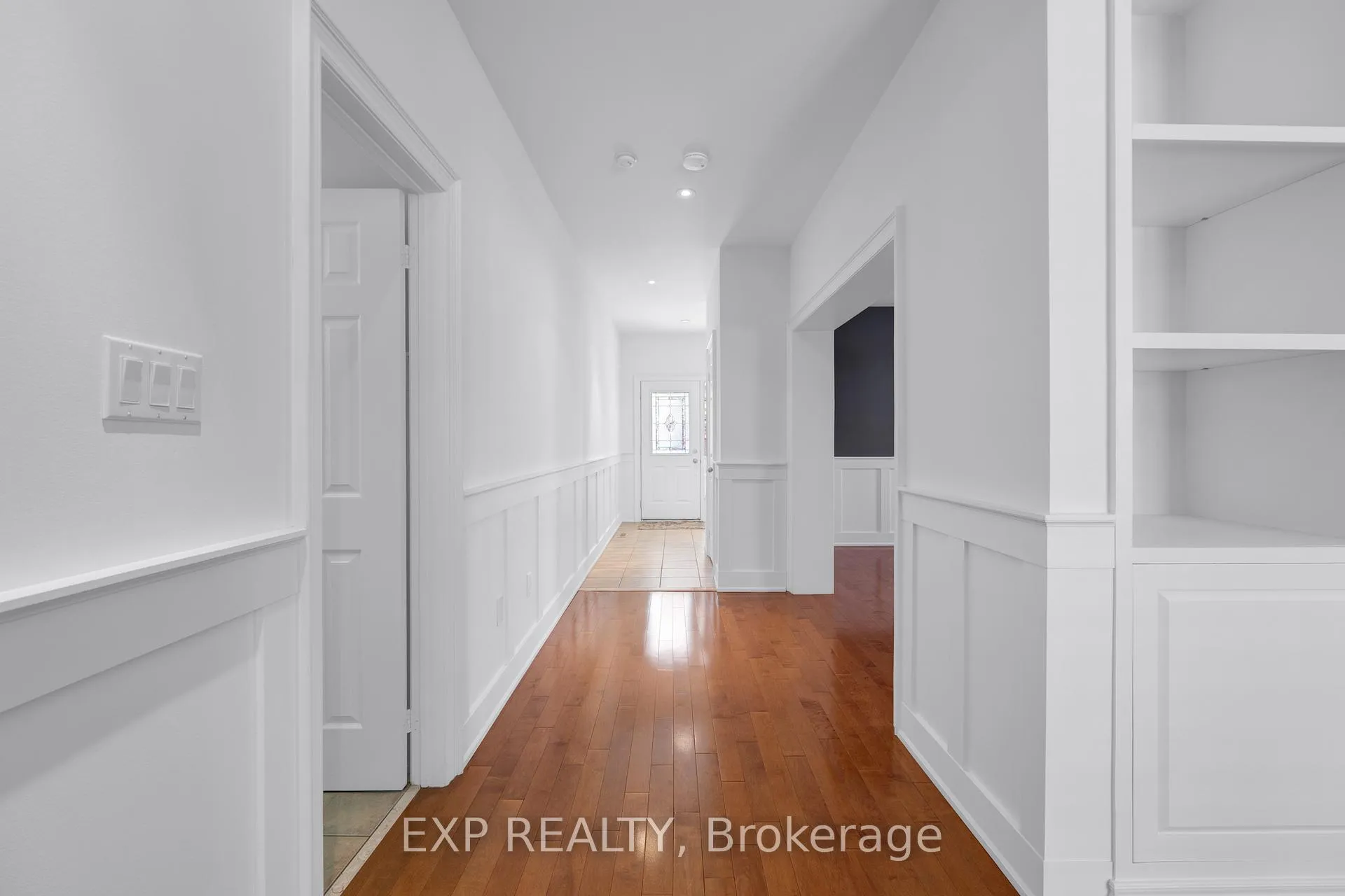 Photo 12 of 16 Haverhill Terrace, Aurora, Bayview Wellington — HOMEH
