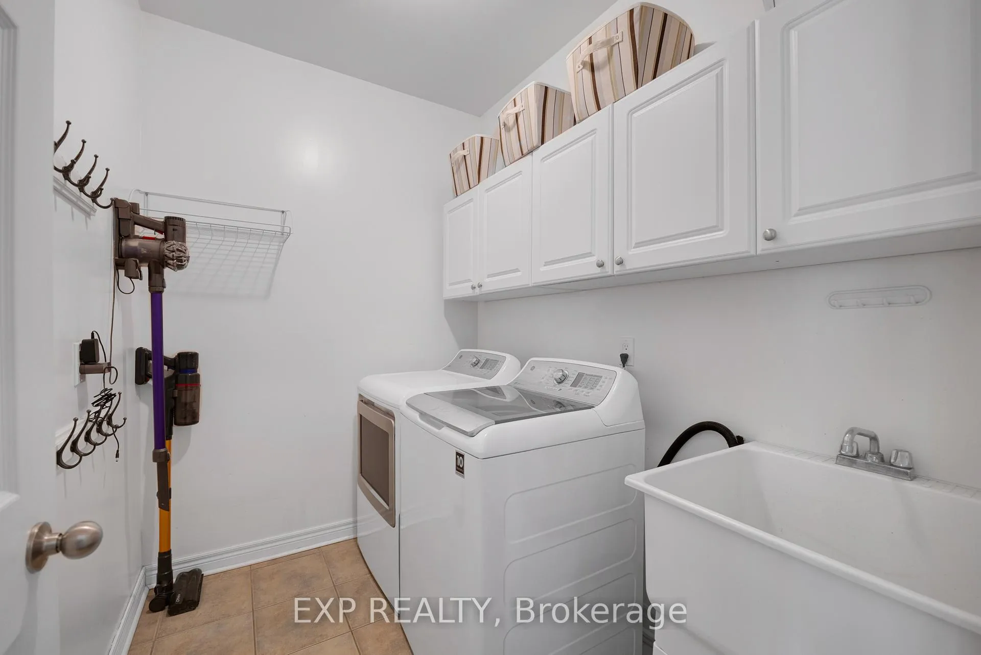 Photo 17 of 16 Haverhill Terrace, Aurora, Bayview Wellington — HOMEH