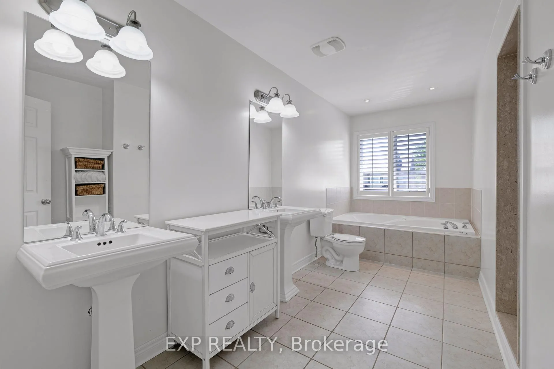 Photo 25 of 16 Haverhill Terrace, Aurora, Bayview Wellington — HOMEH