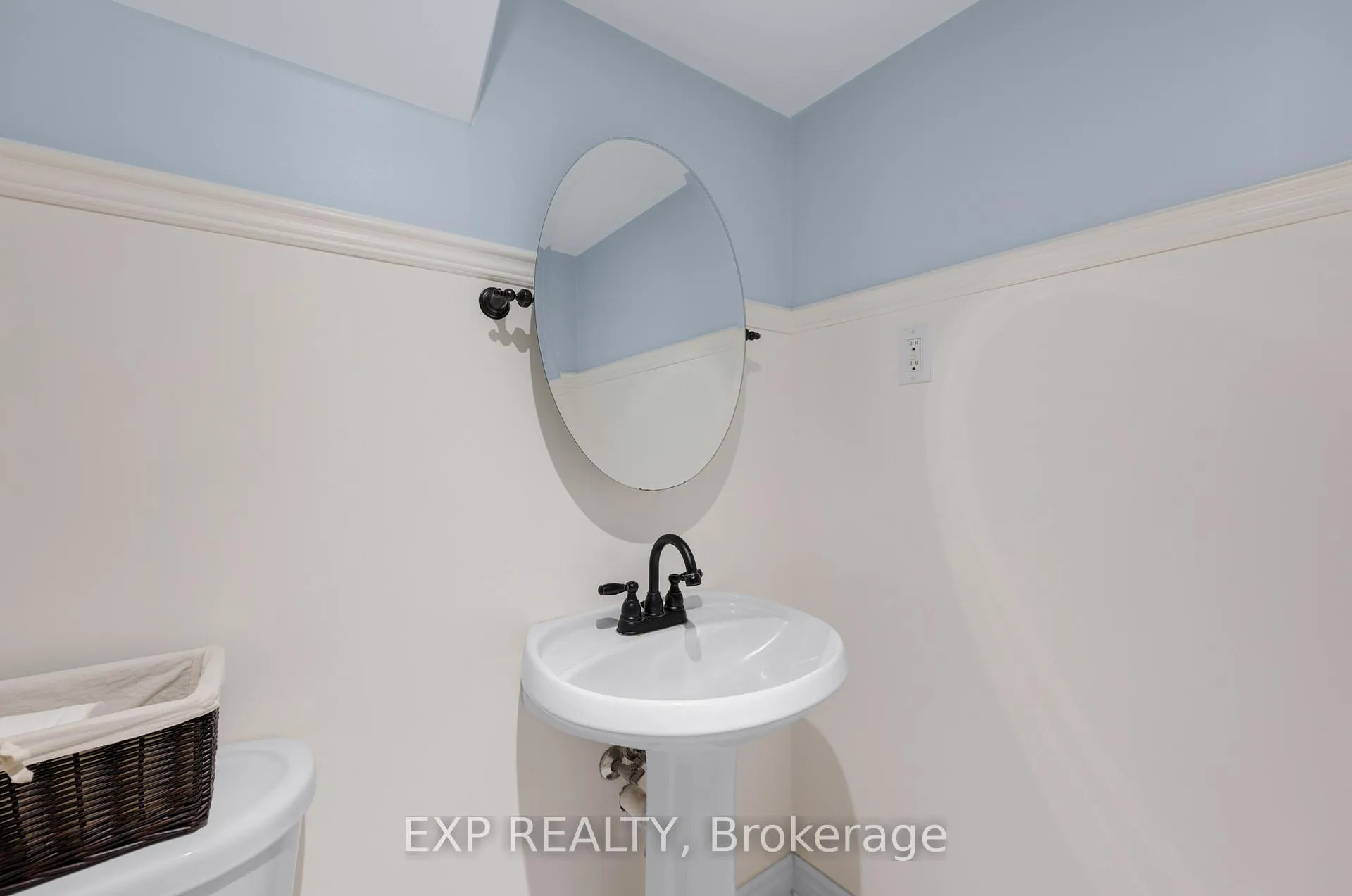 Photo 43 of 16 Haverhill Terrace, Aurora, Bayview Wellington — HOMEH