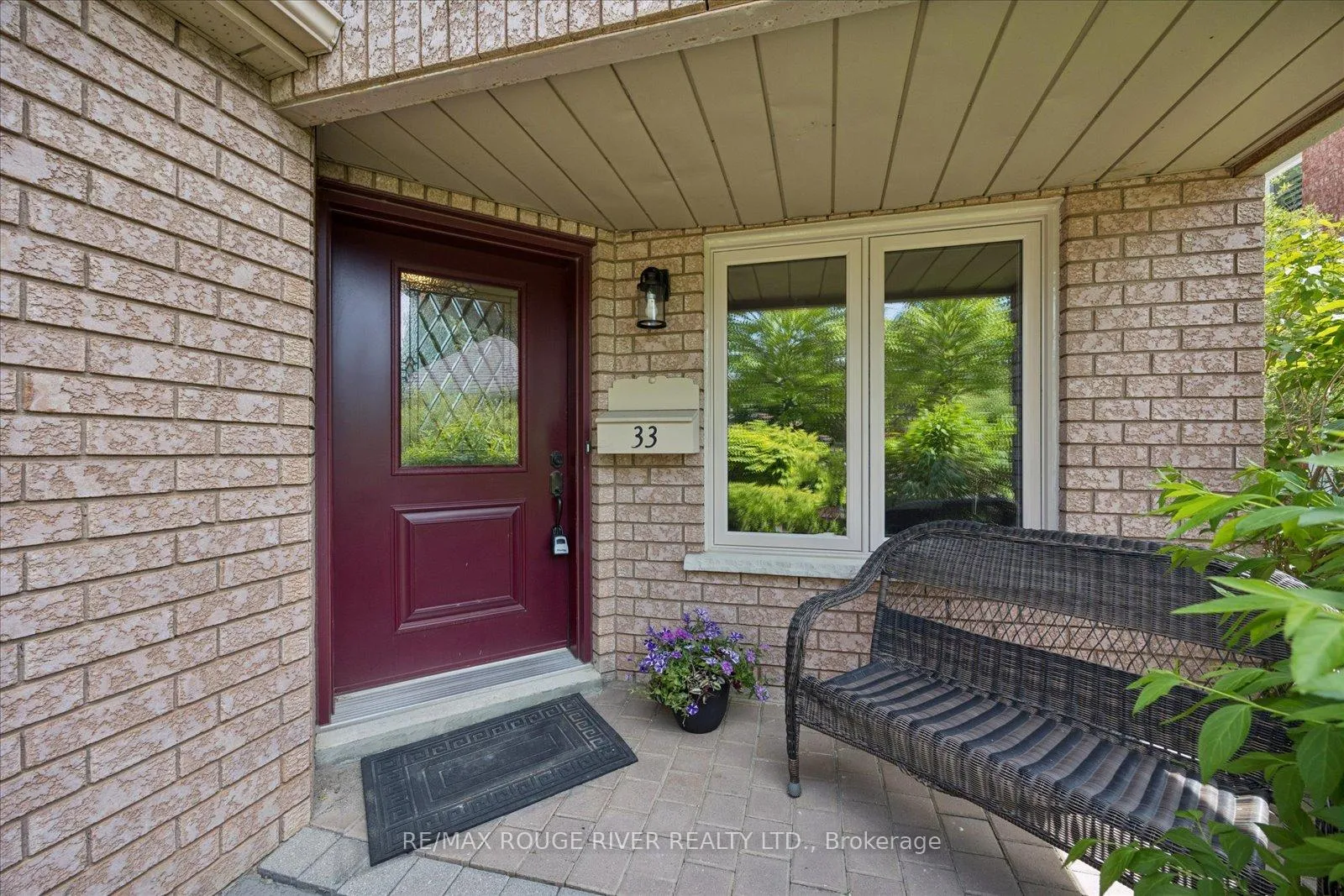 Photo 2 of 33 Shore Avenue, Whitby, Rolling Acres — HOMEH