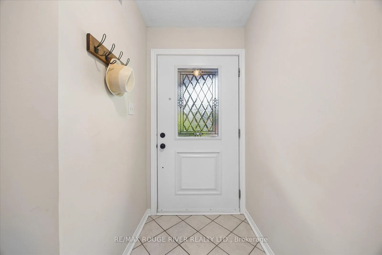Photo 3 of 33 Shore Avenue, Whitby, Rolling Acres — HOMEH