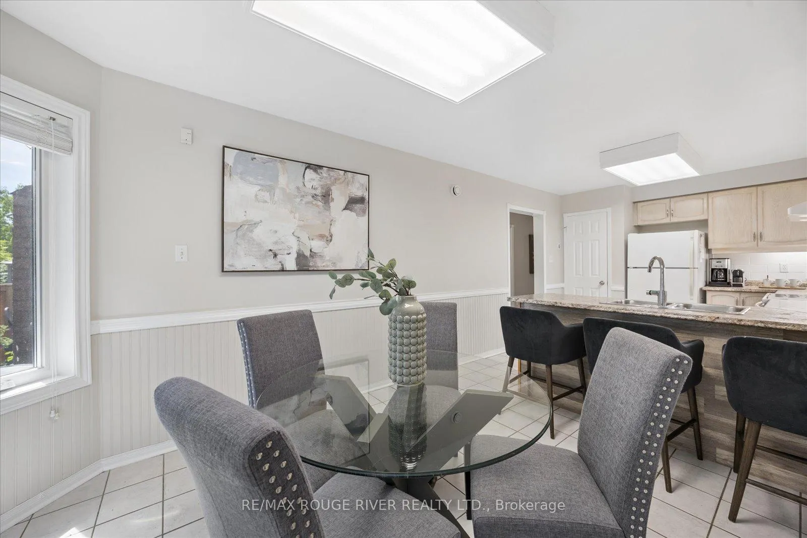 Photo 11 of 33 Shore Avenue, Whitby, Rolling Acres — HOMEH