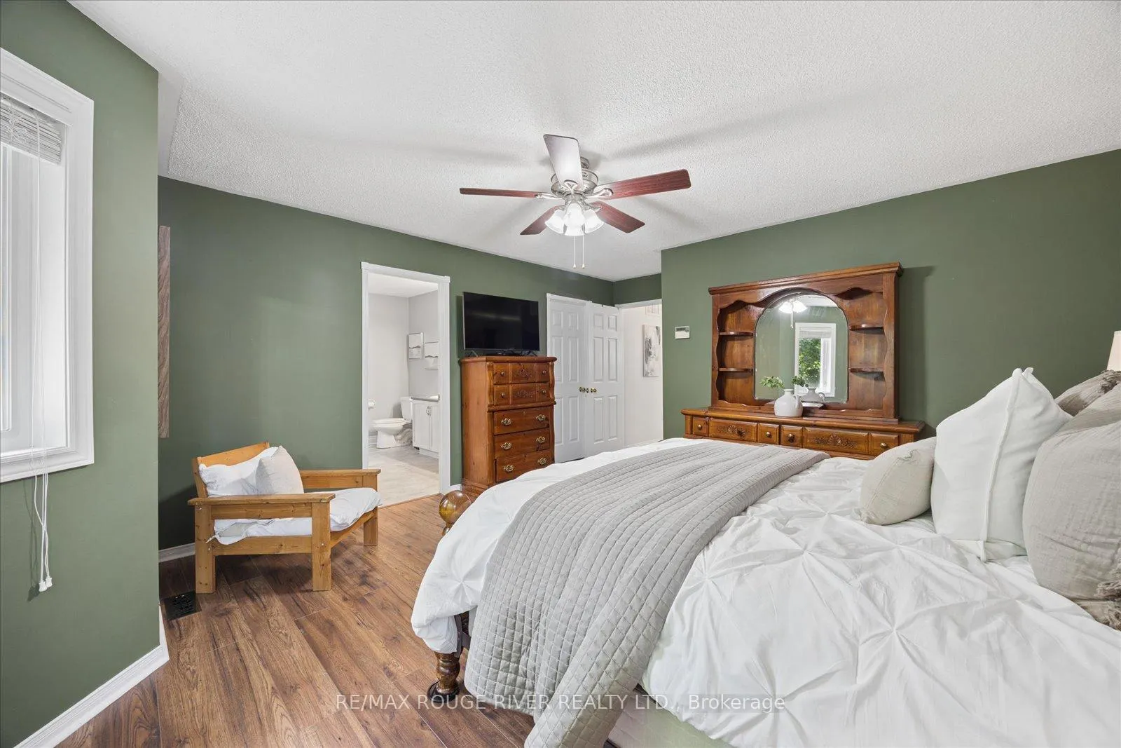 Photo 26 of 33 Shore Avenue, Whitby, Rolling Acres — HOMEH