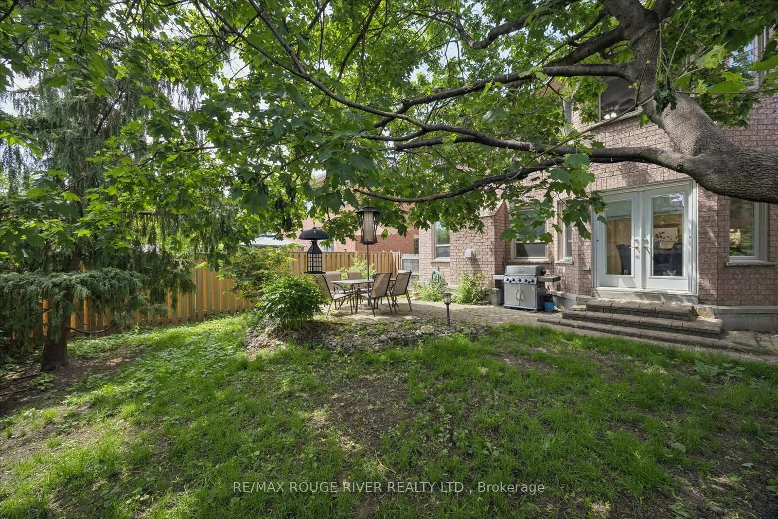 Photo 37 of 33 Shore Avenue, Whitby, Rolling Acres — HOMEH