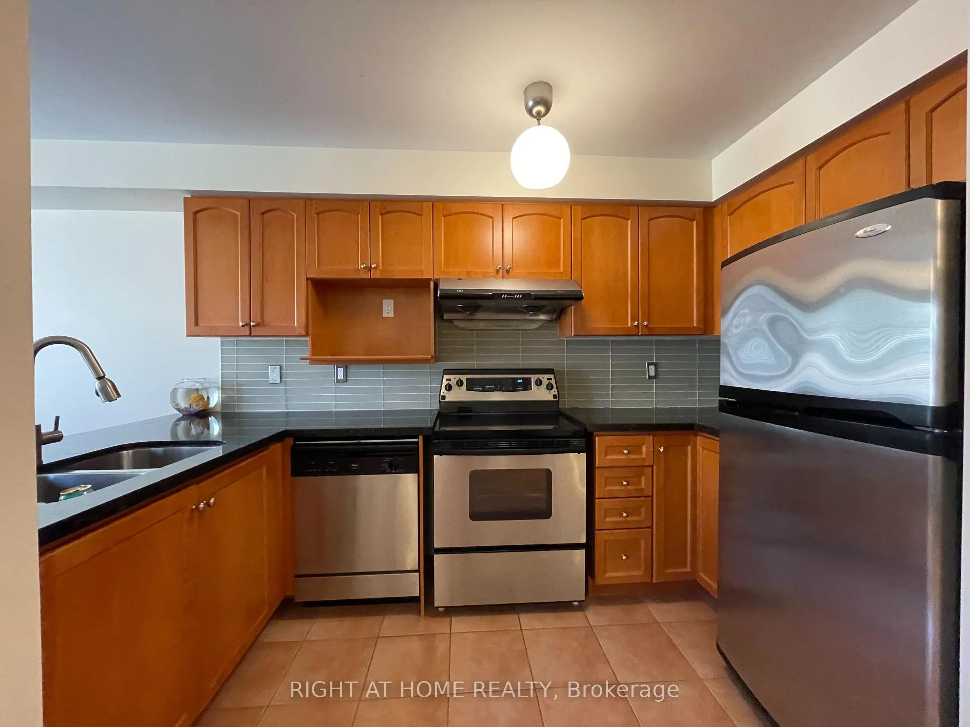 Photo 8 of 753 Bur Oak Avenue, Markham, Wismer — HOMEH