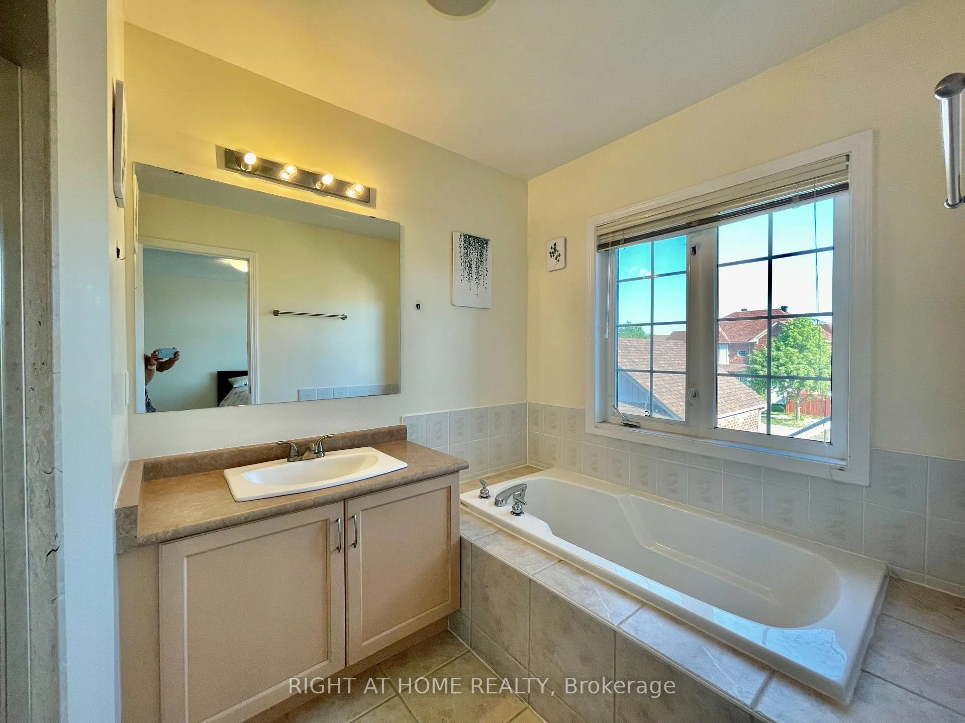 Photo 16 of 753 Bur Oak Avenue, Markham, Wismer — HOMEH