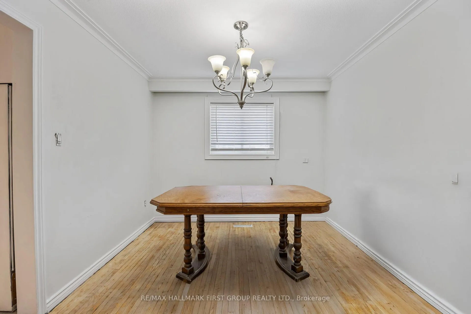Photo 5 of 7 Dawson Crescent, Halton Hills, Georgetown — HOMEH