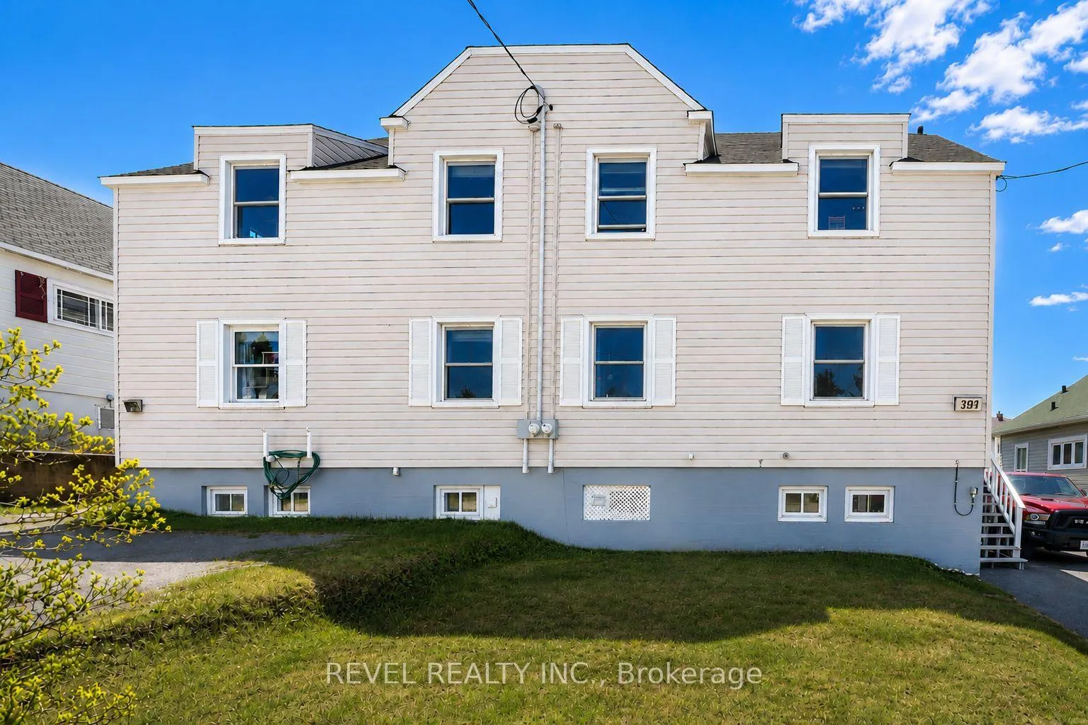 Front of 391 - 399 Murdock Avenue