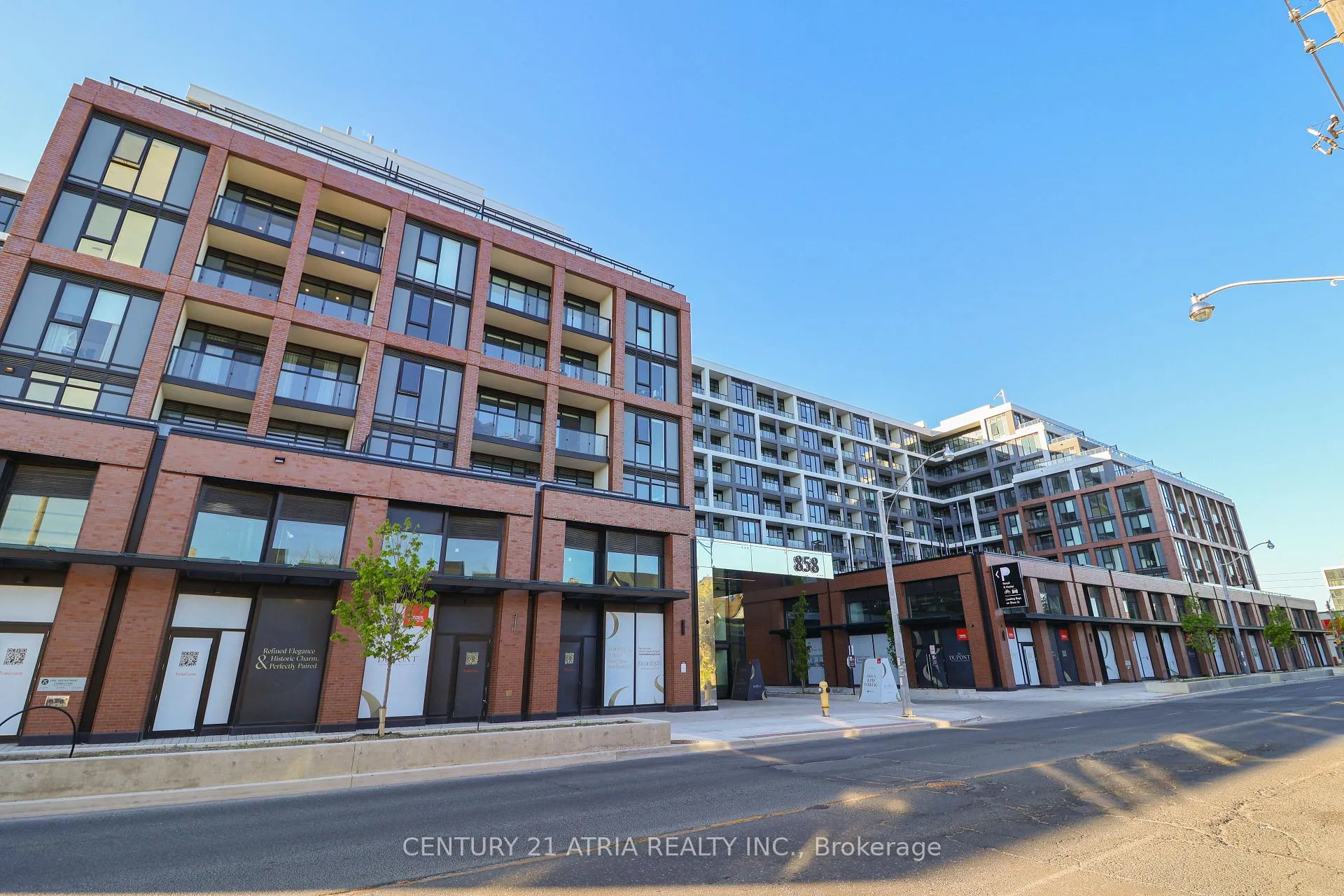 Front of Unit 718, 858 Dupont Street