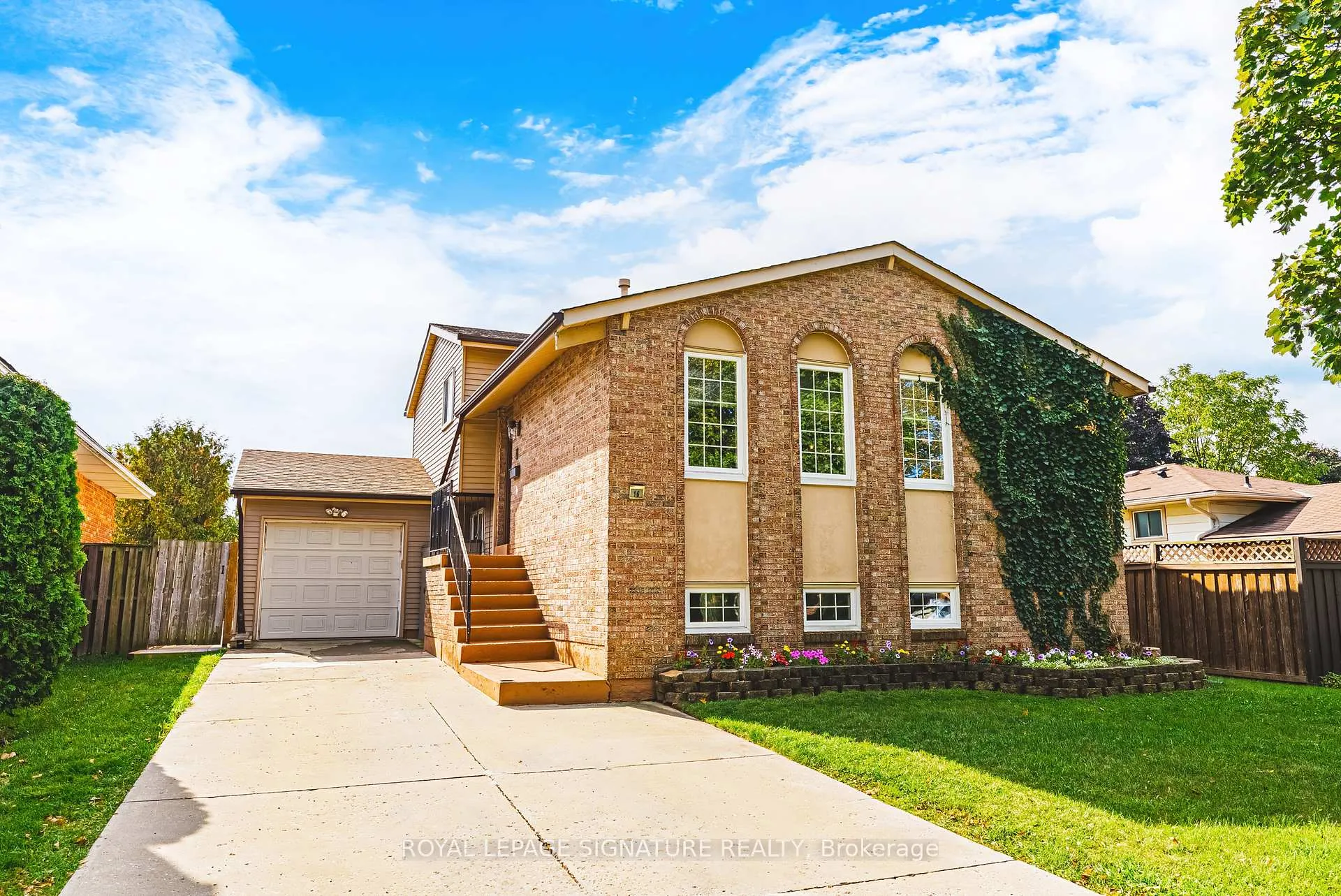 Photo 1 of 16 Apex Court, Hamilton, Stoney Creek — HOMEH