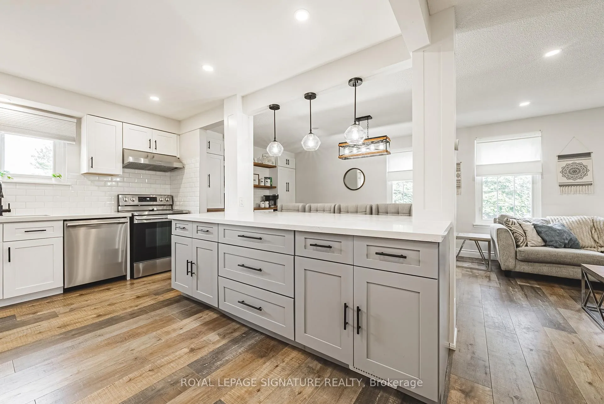 Photo 4 of 16 Apex Court, Hamilton, Stoney Creek — HOMEH