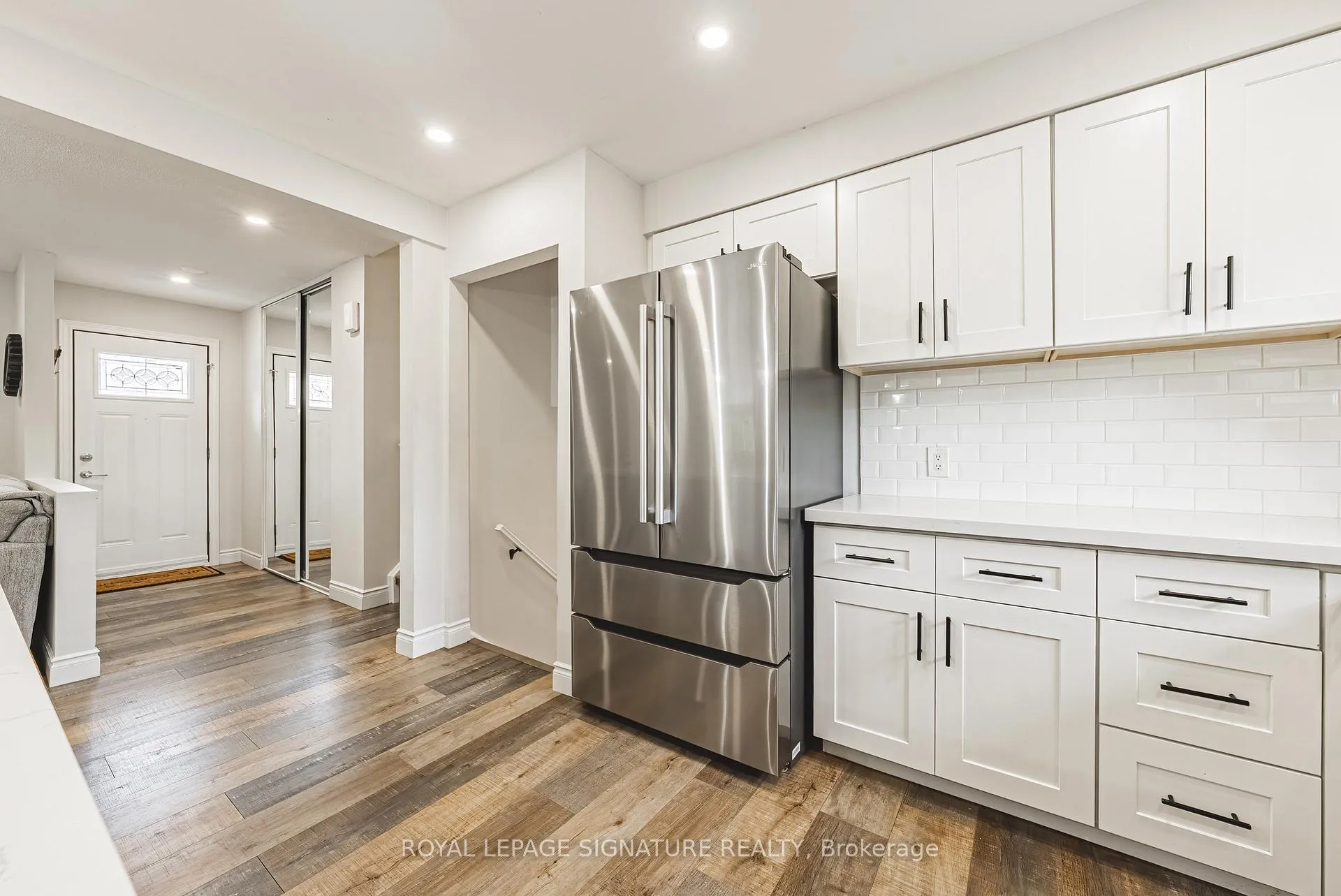 Photo 5 of 16 Apex Court, Hamilton, Stoney Creek — HOMEH