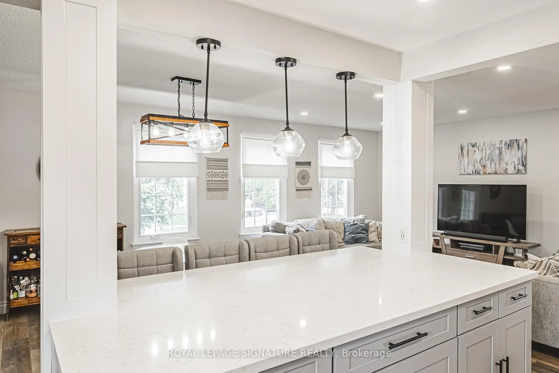 Photo 8 of 16 Apex Court, Hamilton, Stoney Creek — HOMEH