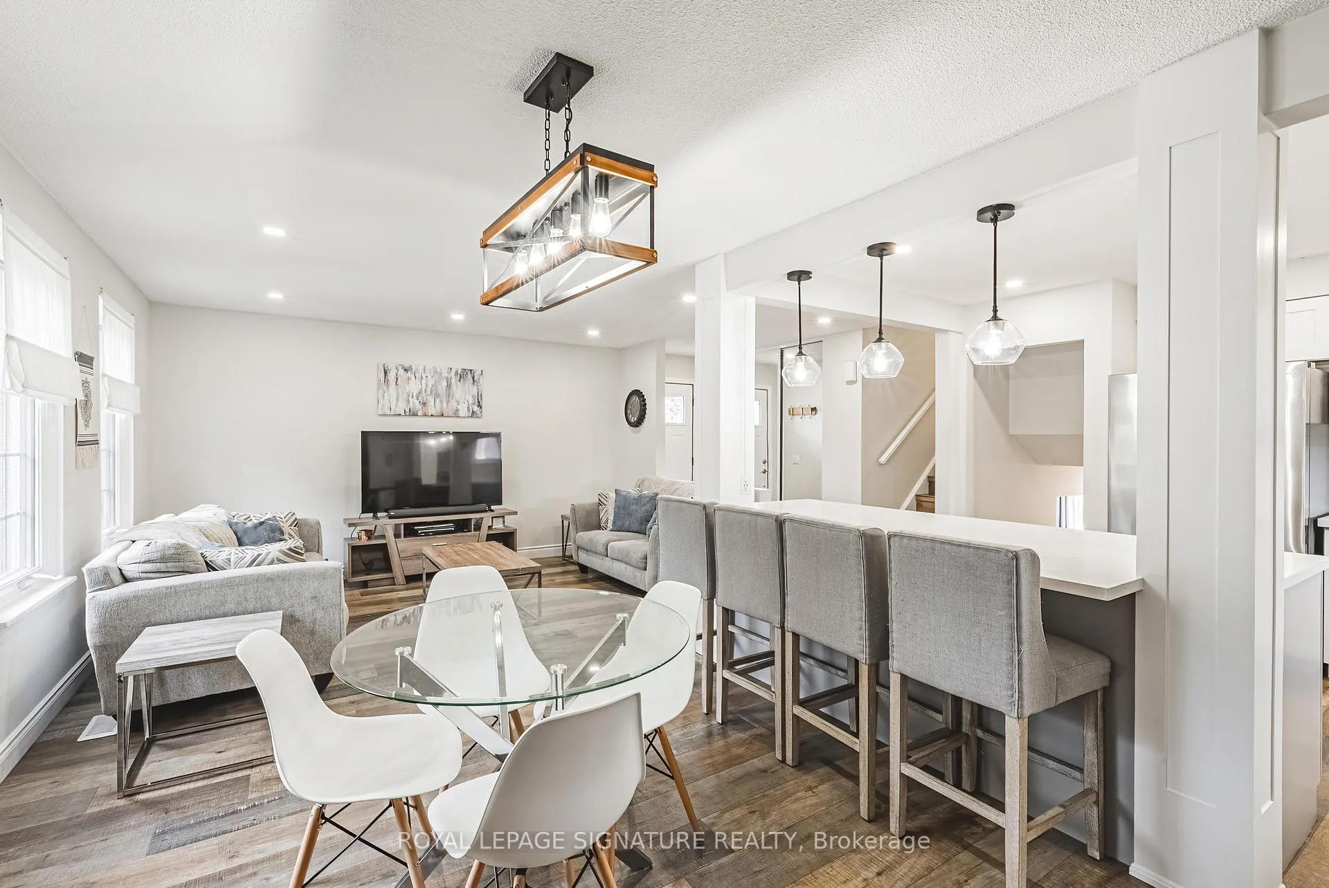 Photo 11 of 16 Apex Court, Hamilton, Stoney Creek — HOMEH