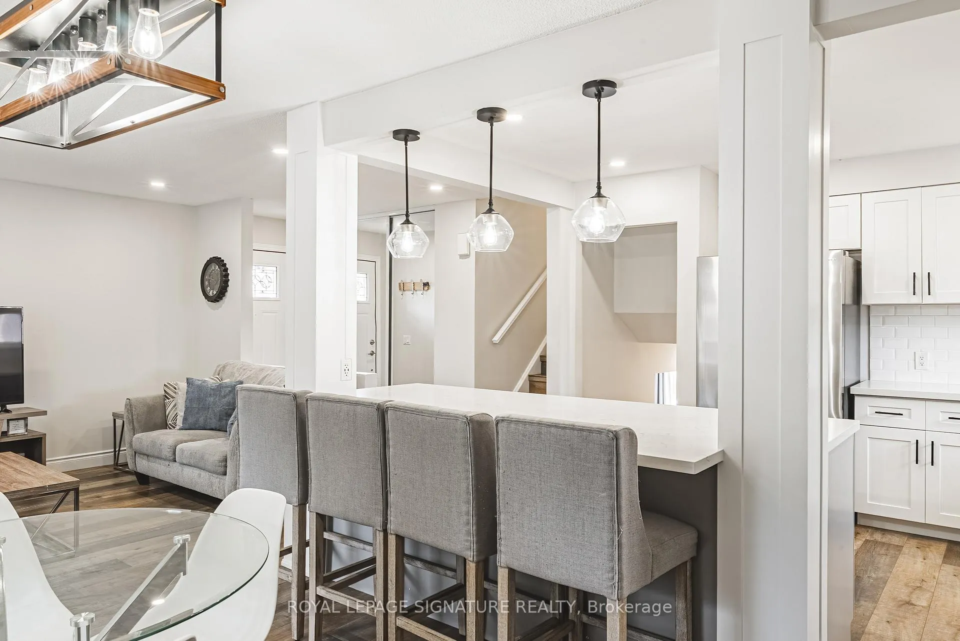 Photo 12 of 16 Apex Court, Hamilton, Stoney Creek — HOMEH
