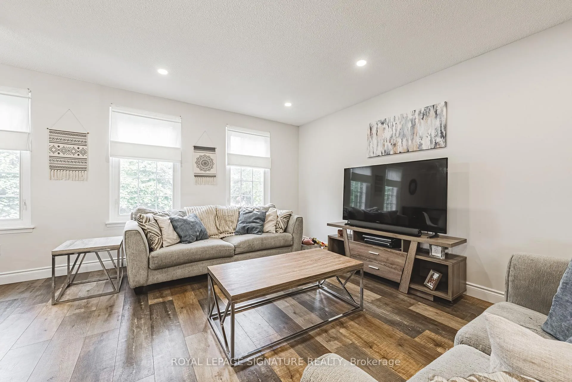Photo 14 of 16 Apex Court, Hamilton, Stoney Creek — HOMEH